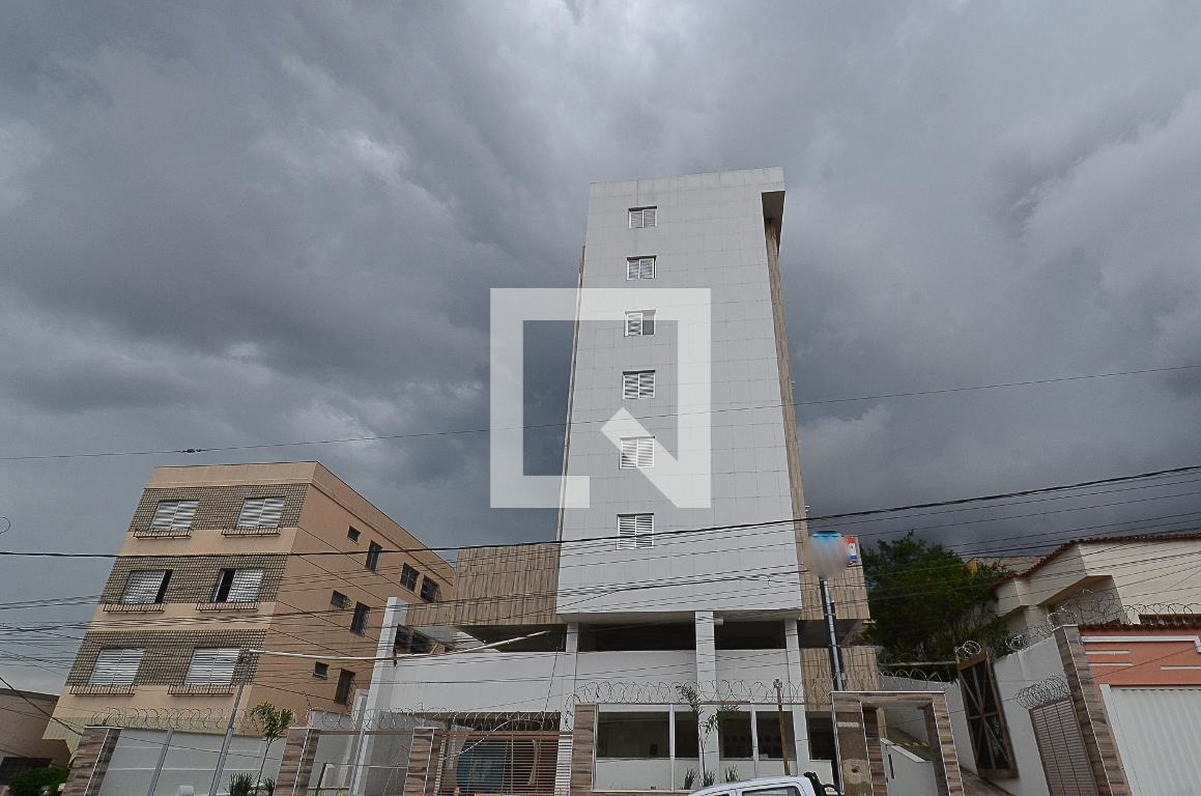 Fachada Condomínio em Rua Varginha, 942