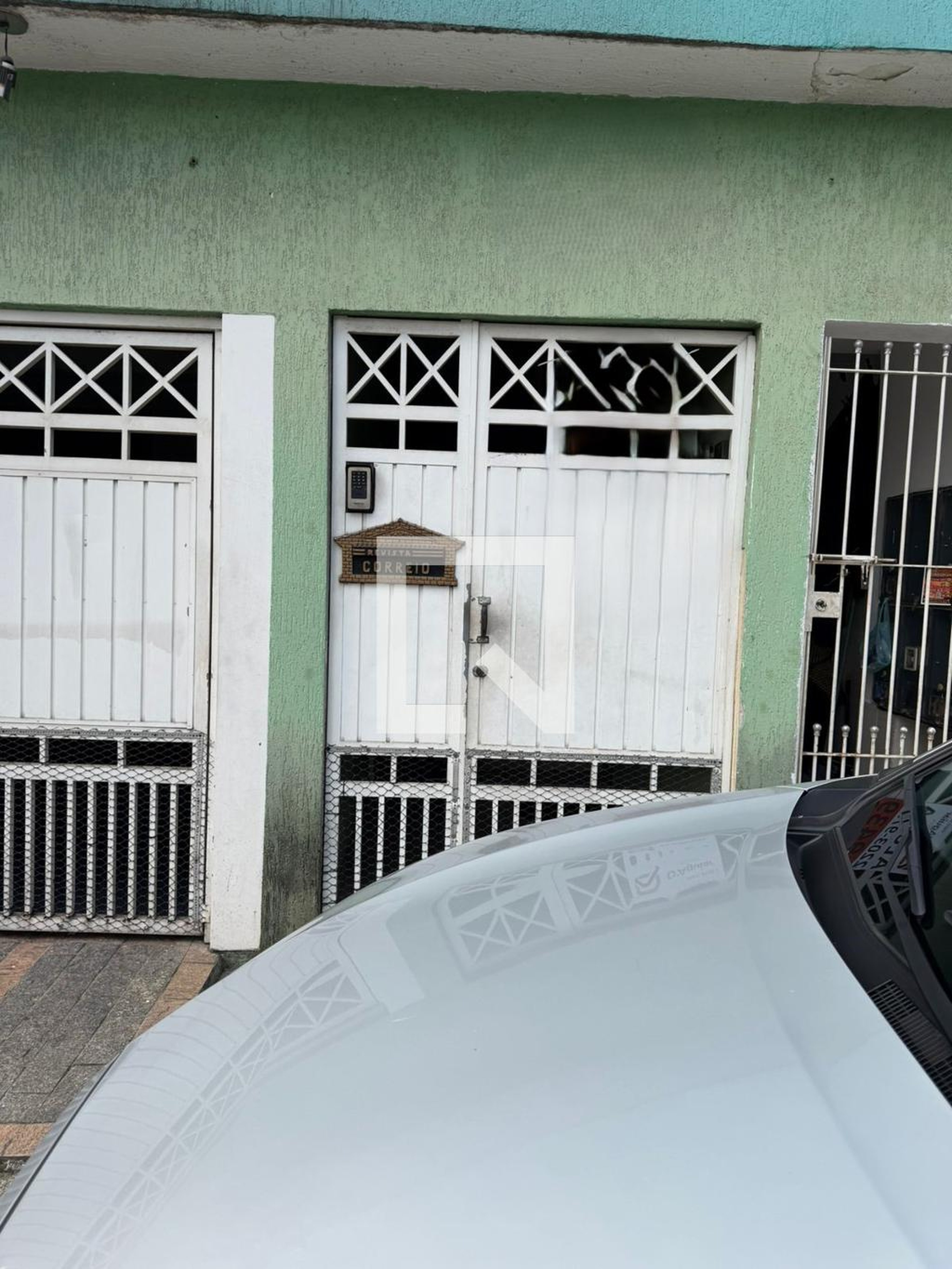 Fachada Condomínio em Rua Roberto Rossen, 138