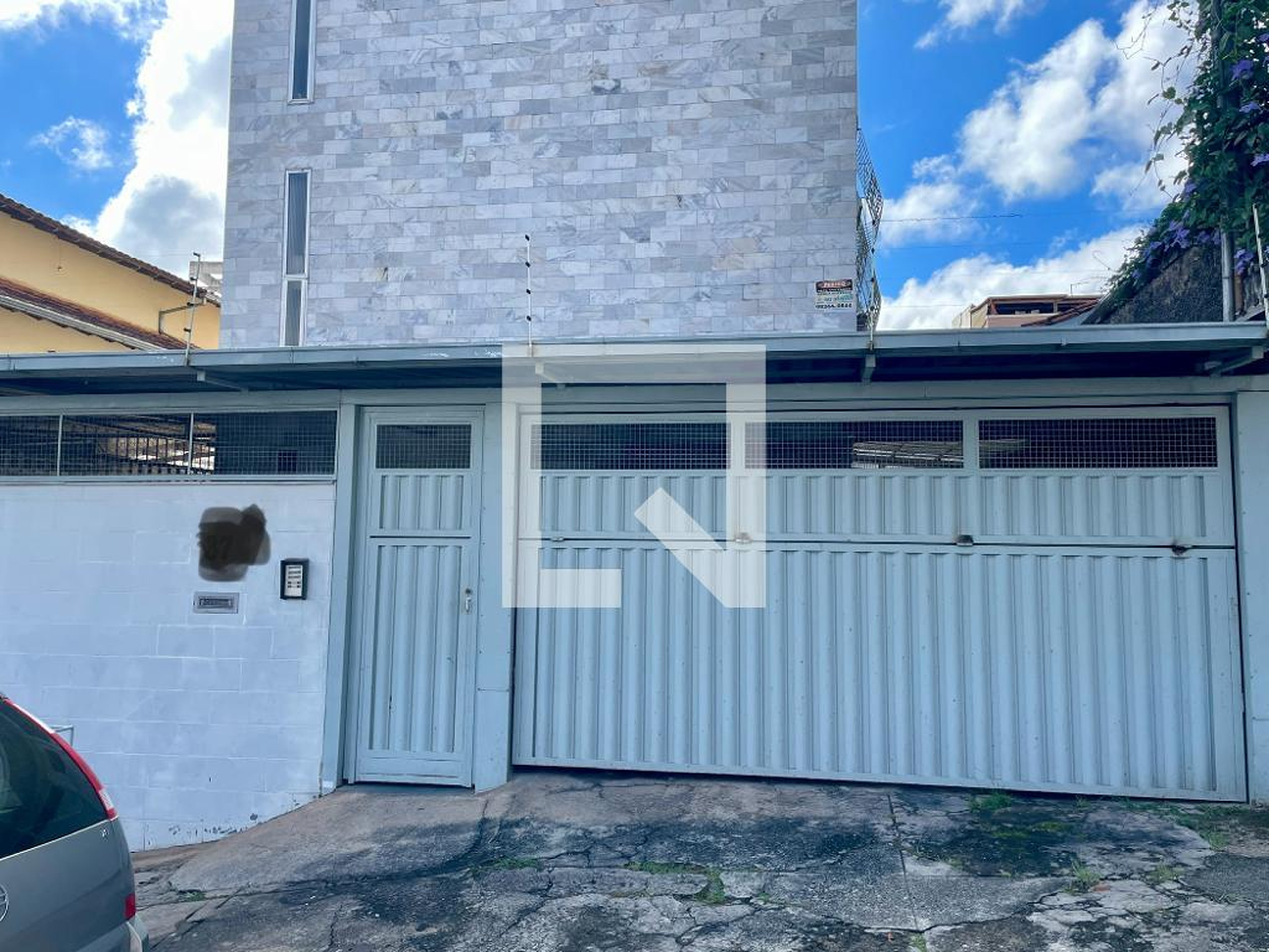 Fachada Condomínio em Rua Jaspe, 37