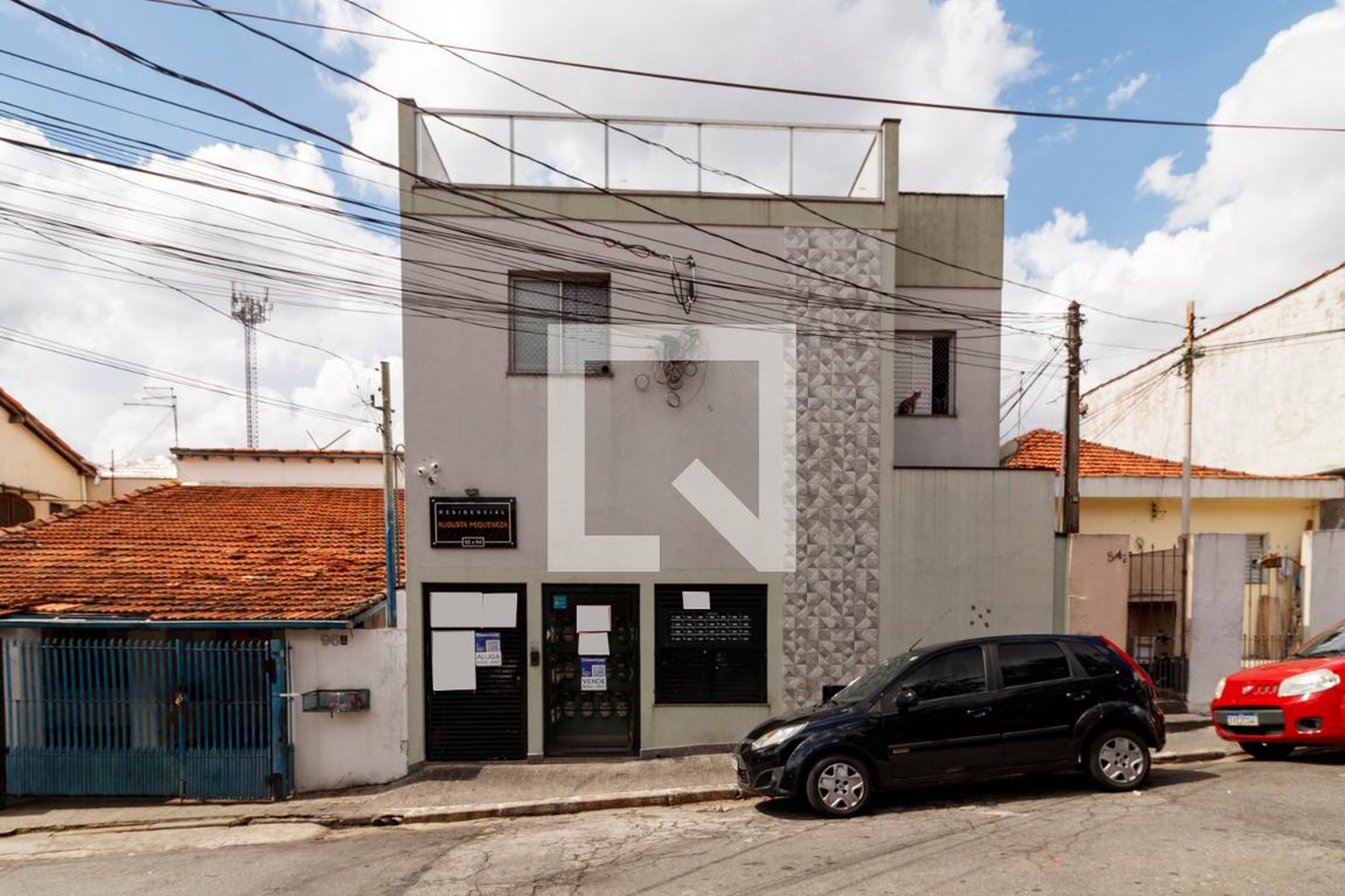 Fachada Condomínio em Rua Filadelfo Gouveia Neto, 94