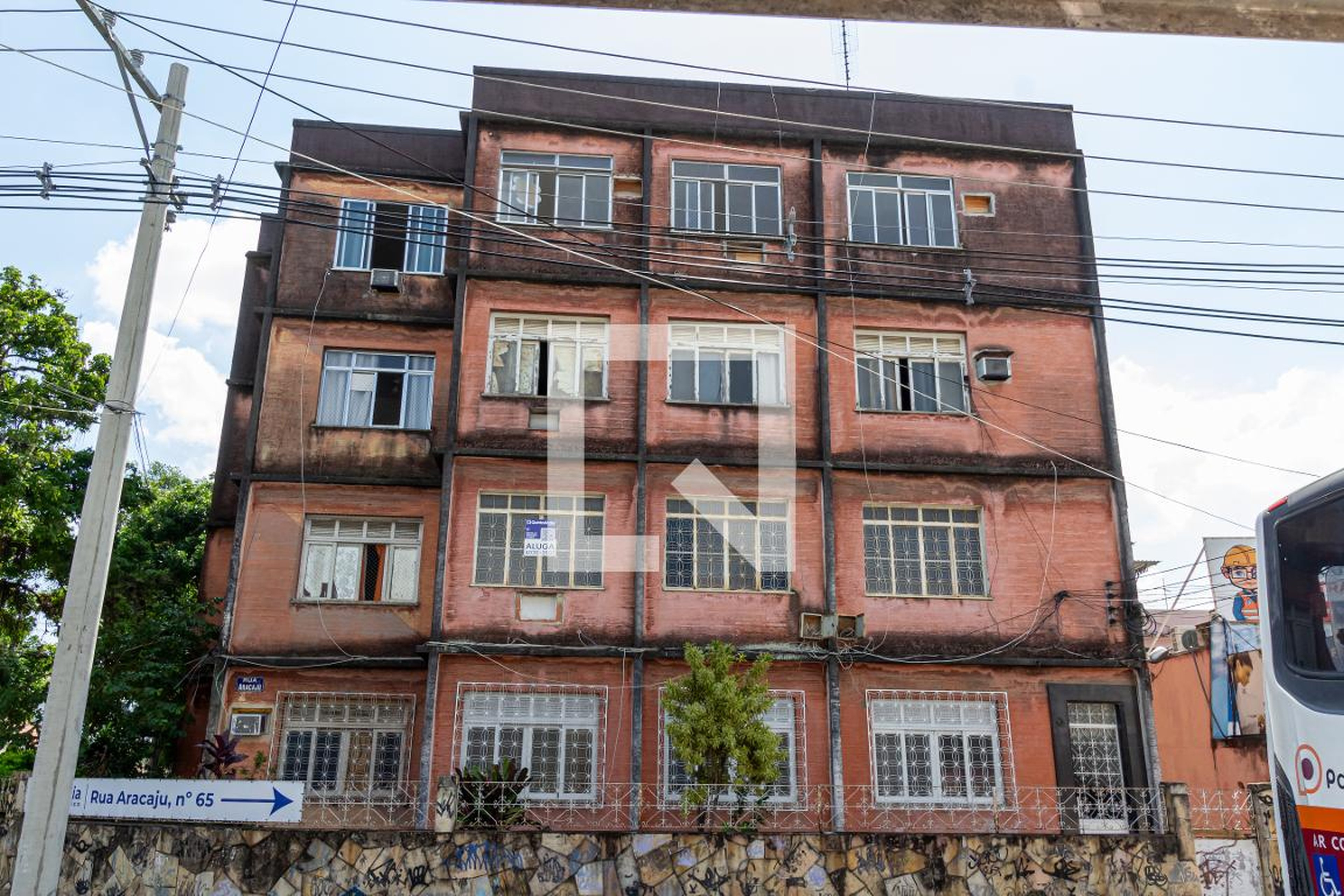 Fachada Condomínio em Rua Aracaju, 63