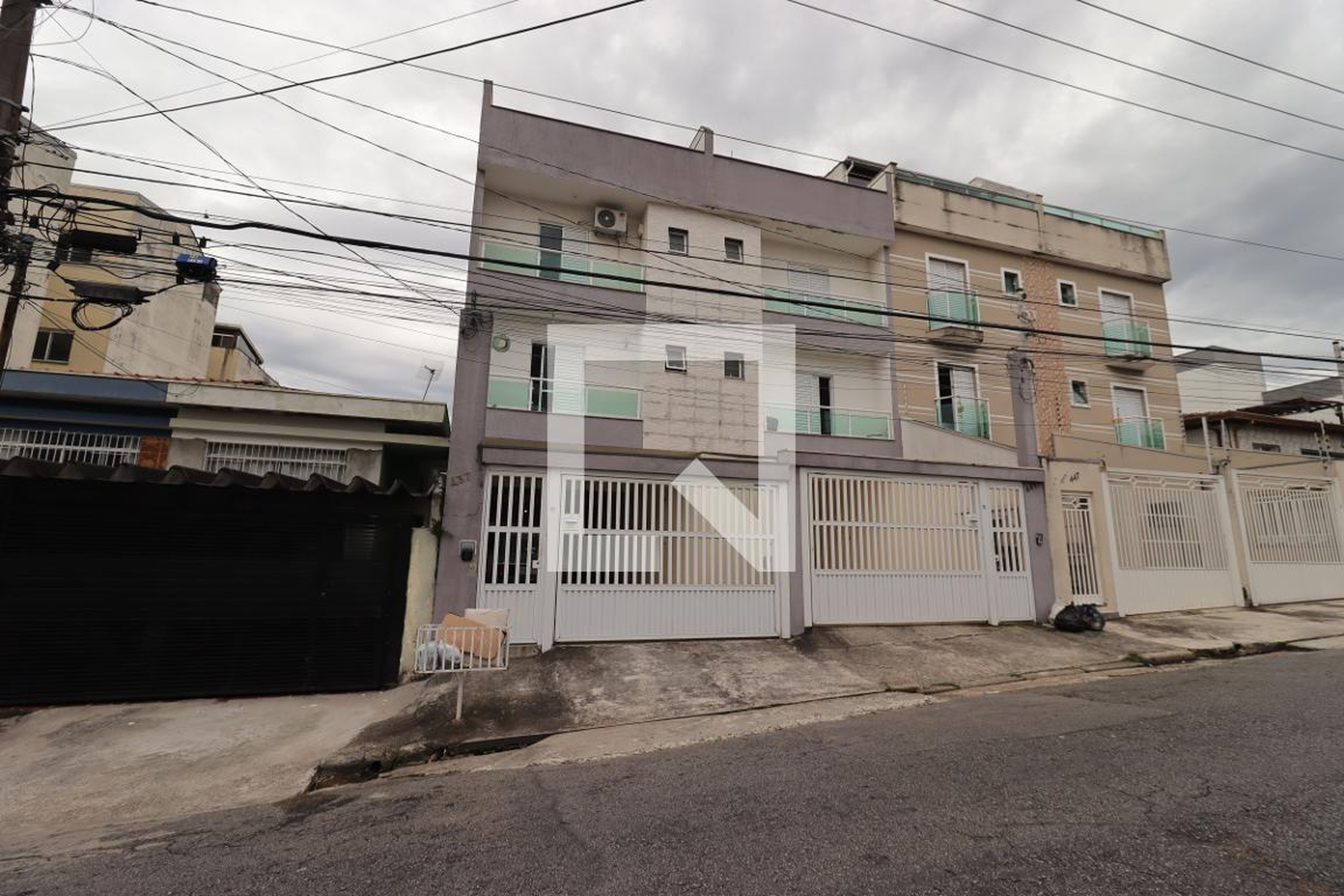 Fachada Condomínio em Rua Dalmácia, 437