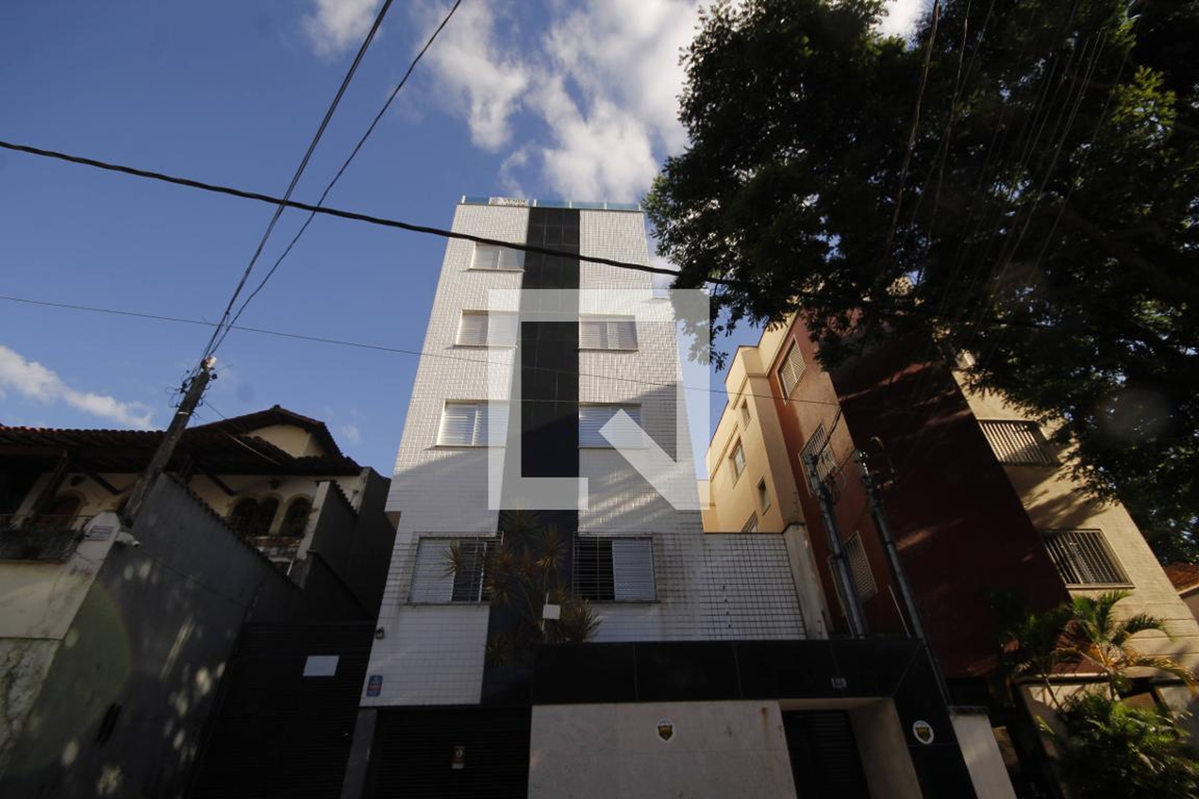 Fachada Condomínio em Rua Mangabeira, 129