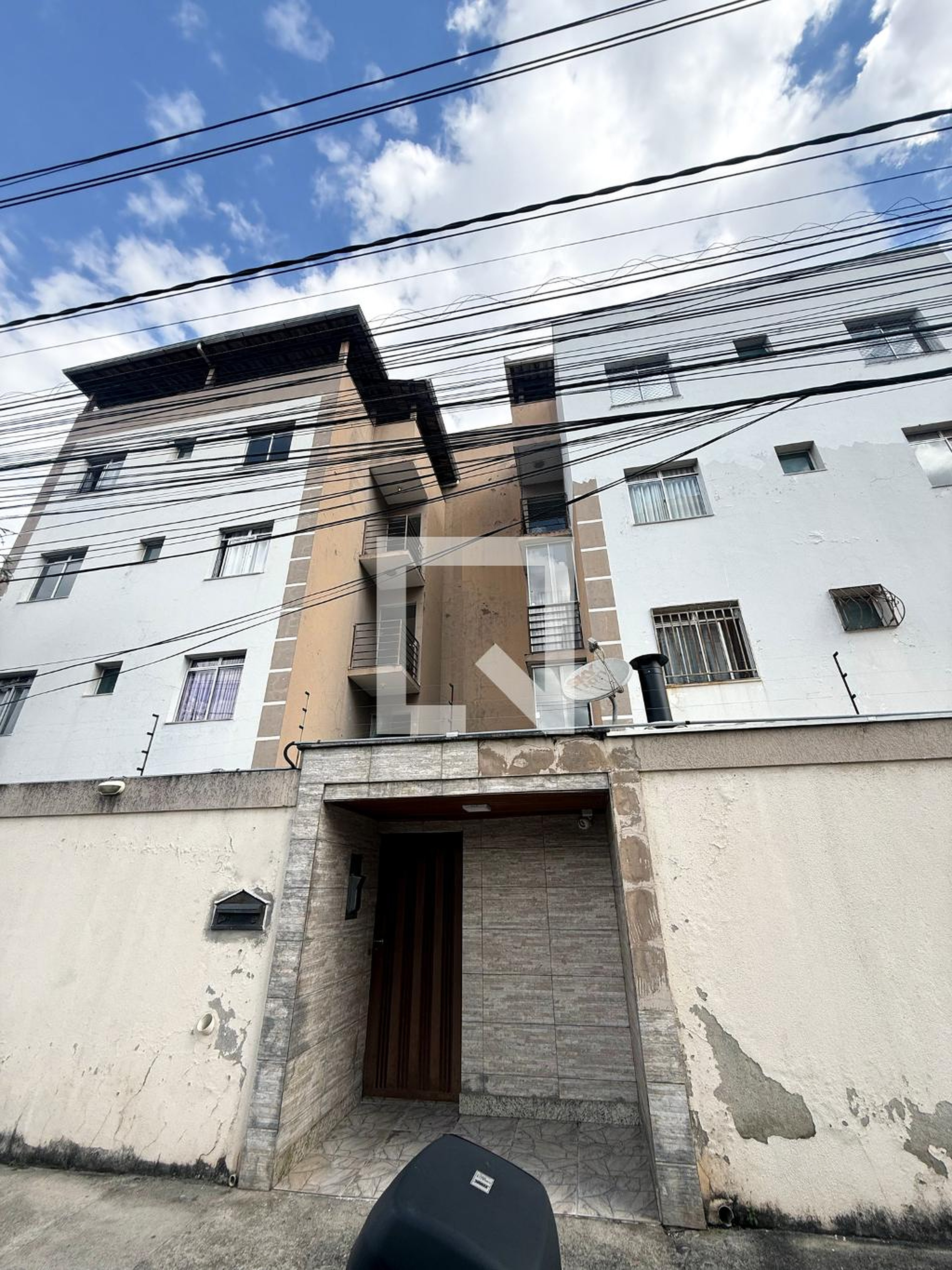 Fachada Condomínio em Rua Zarife de Oliveira Dias, 50