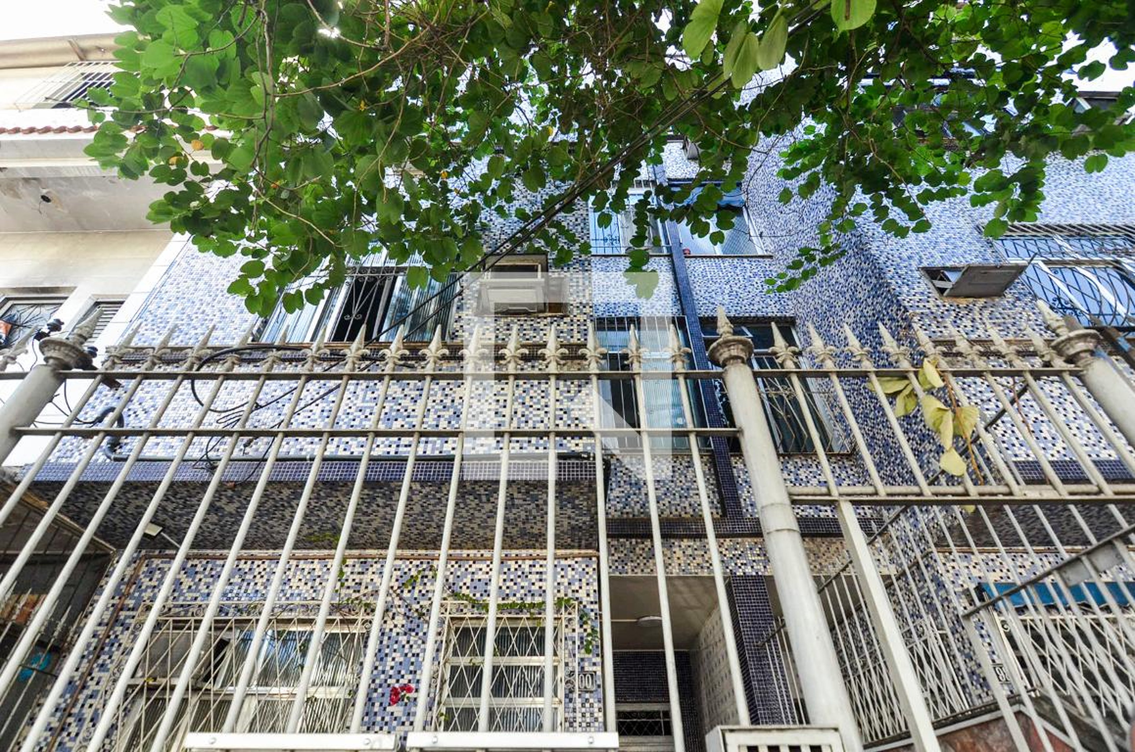 Fachada Condomínio em Rua Luís Barbosa, 100