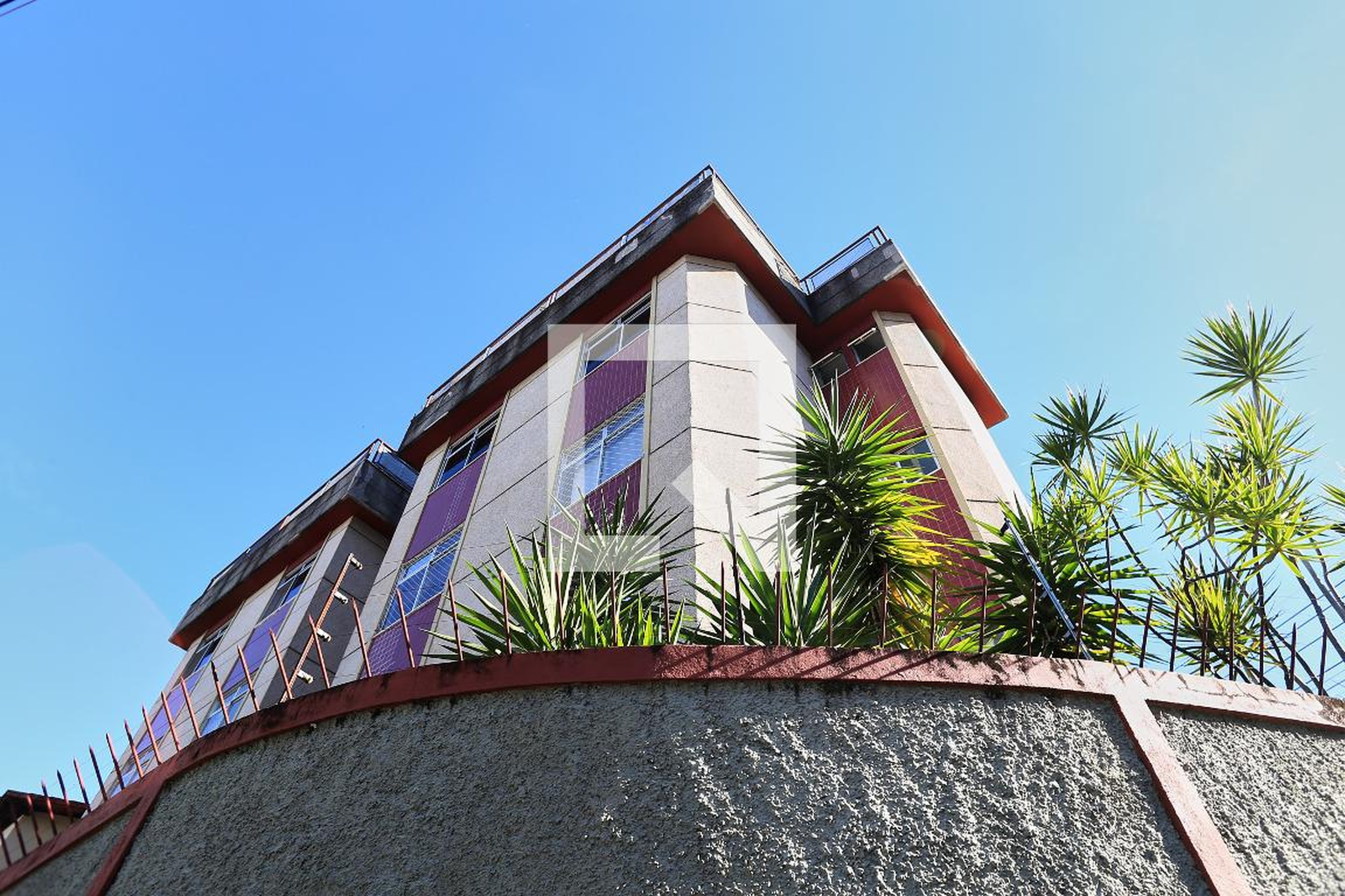 Fachada Condomínio em Rua Helium, 15