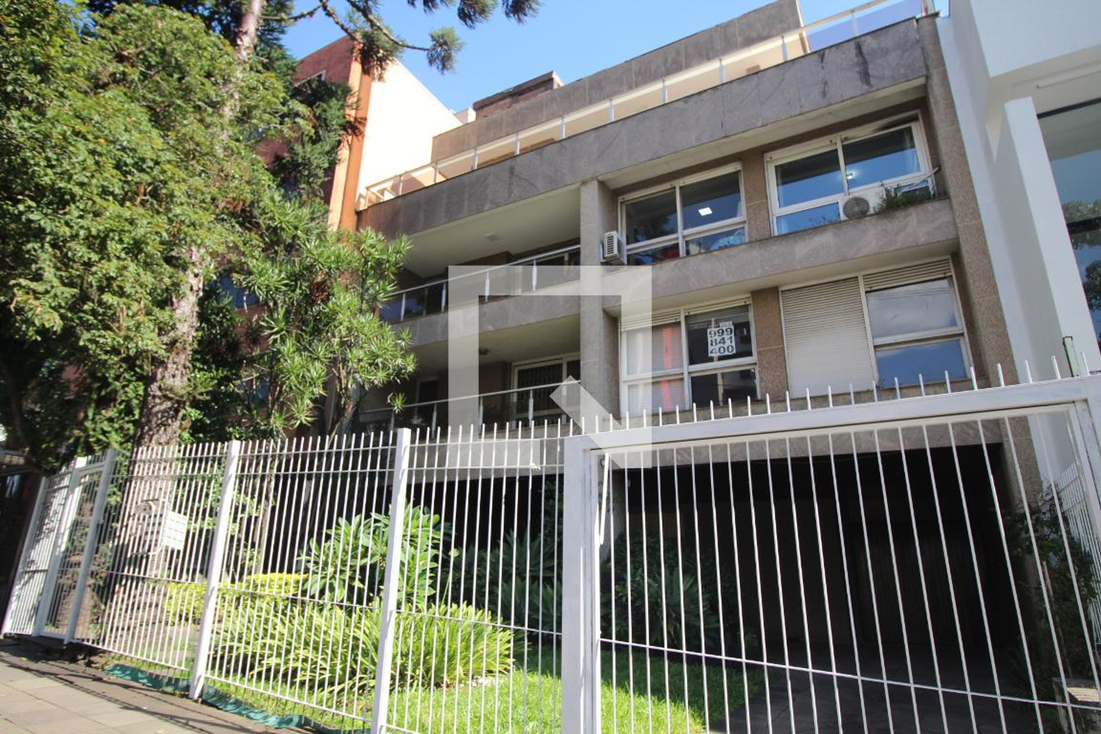 Fachada Condomínio em Avenida Carlos Gomes, 1591