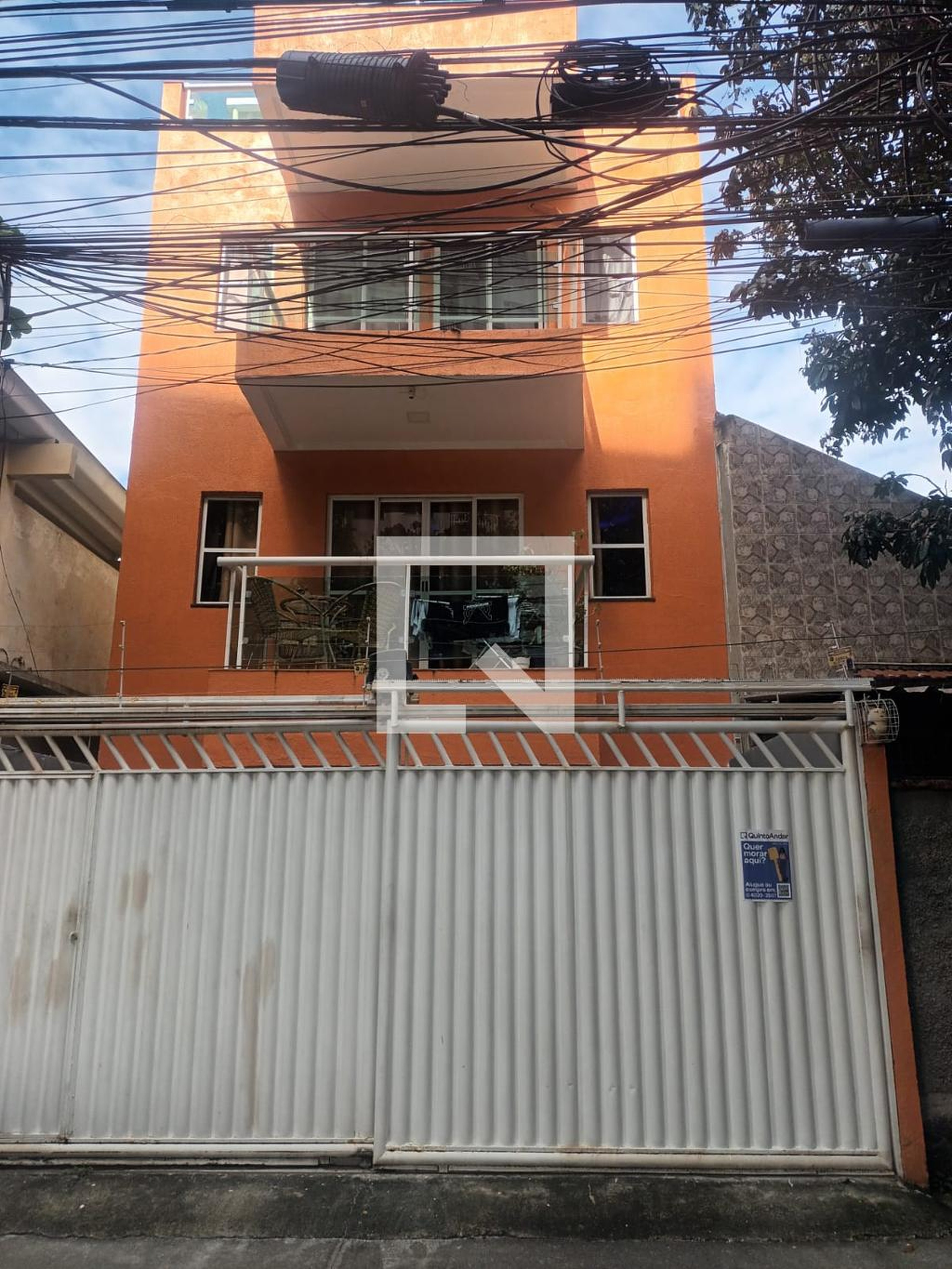 Fachada Condomínio em Rua Sales Guimarães, 107