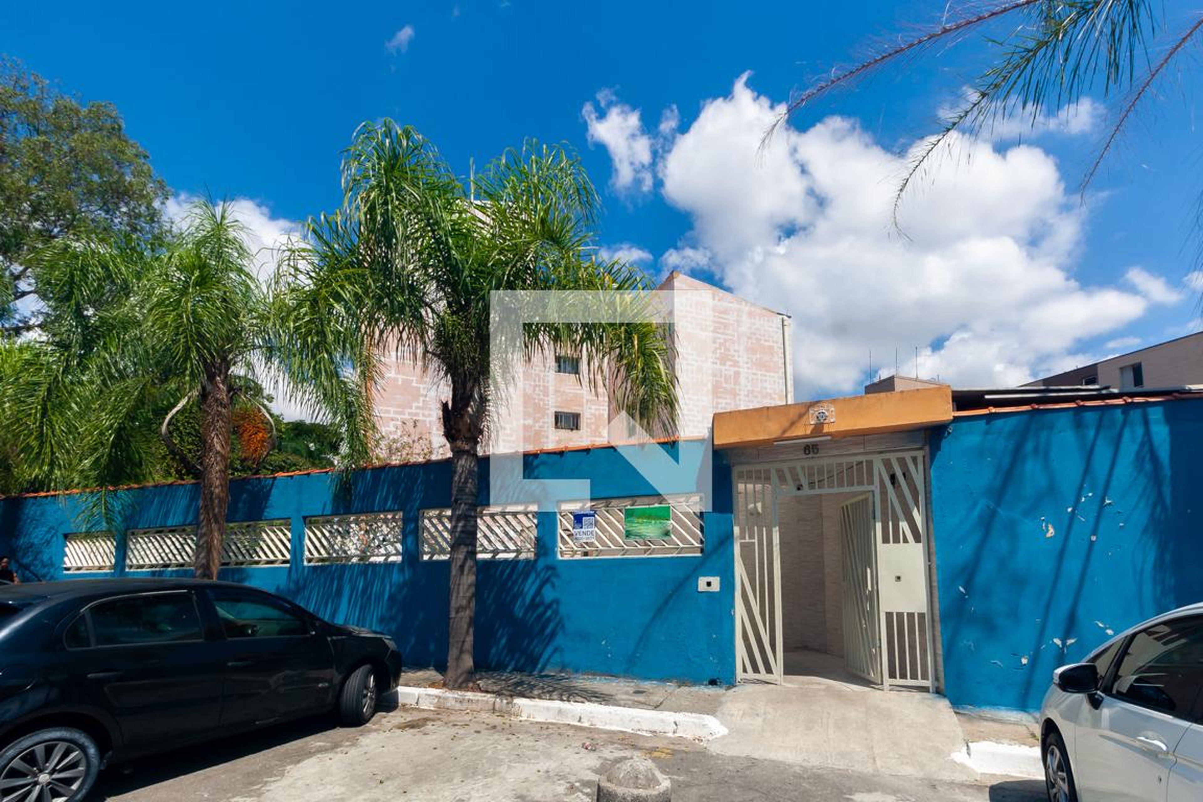 Fachada Condomínio em Rua Esquivel Navarro, 1015