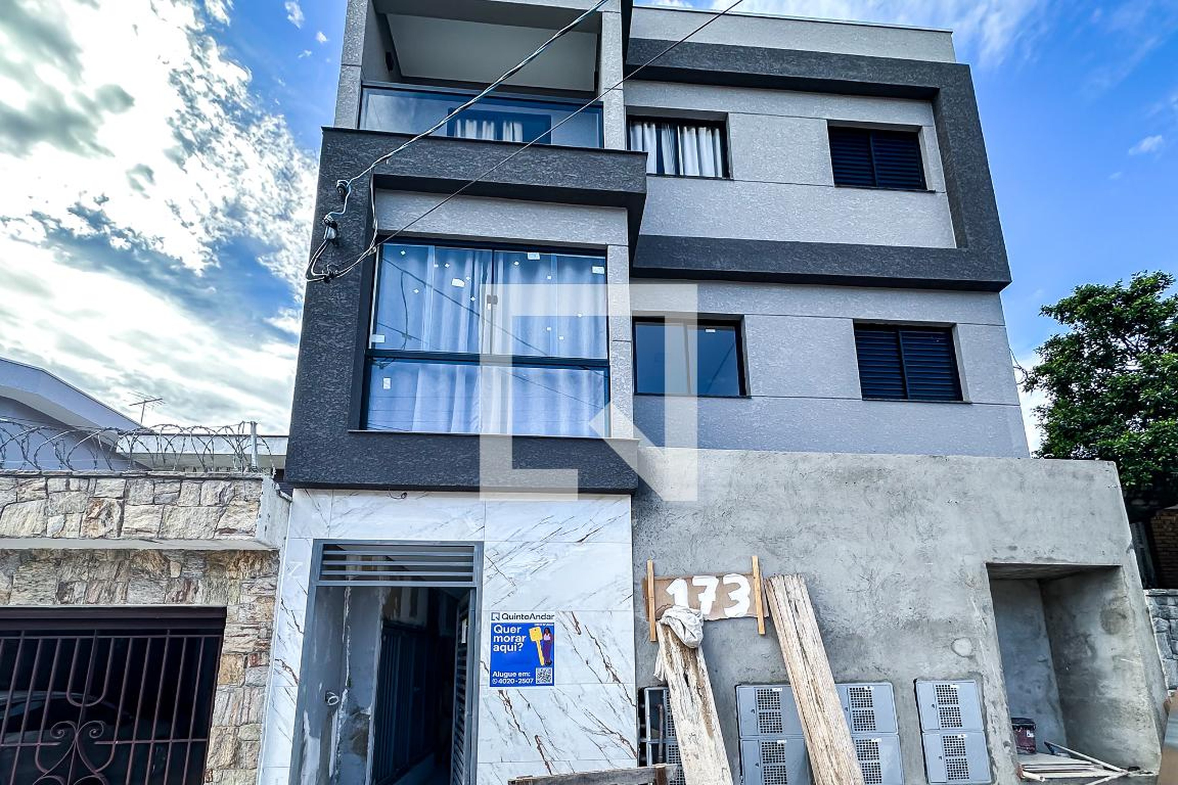 Fachada Condomínio em Rua São José do Barreiro, 173