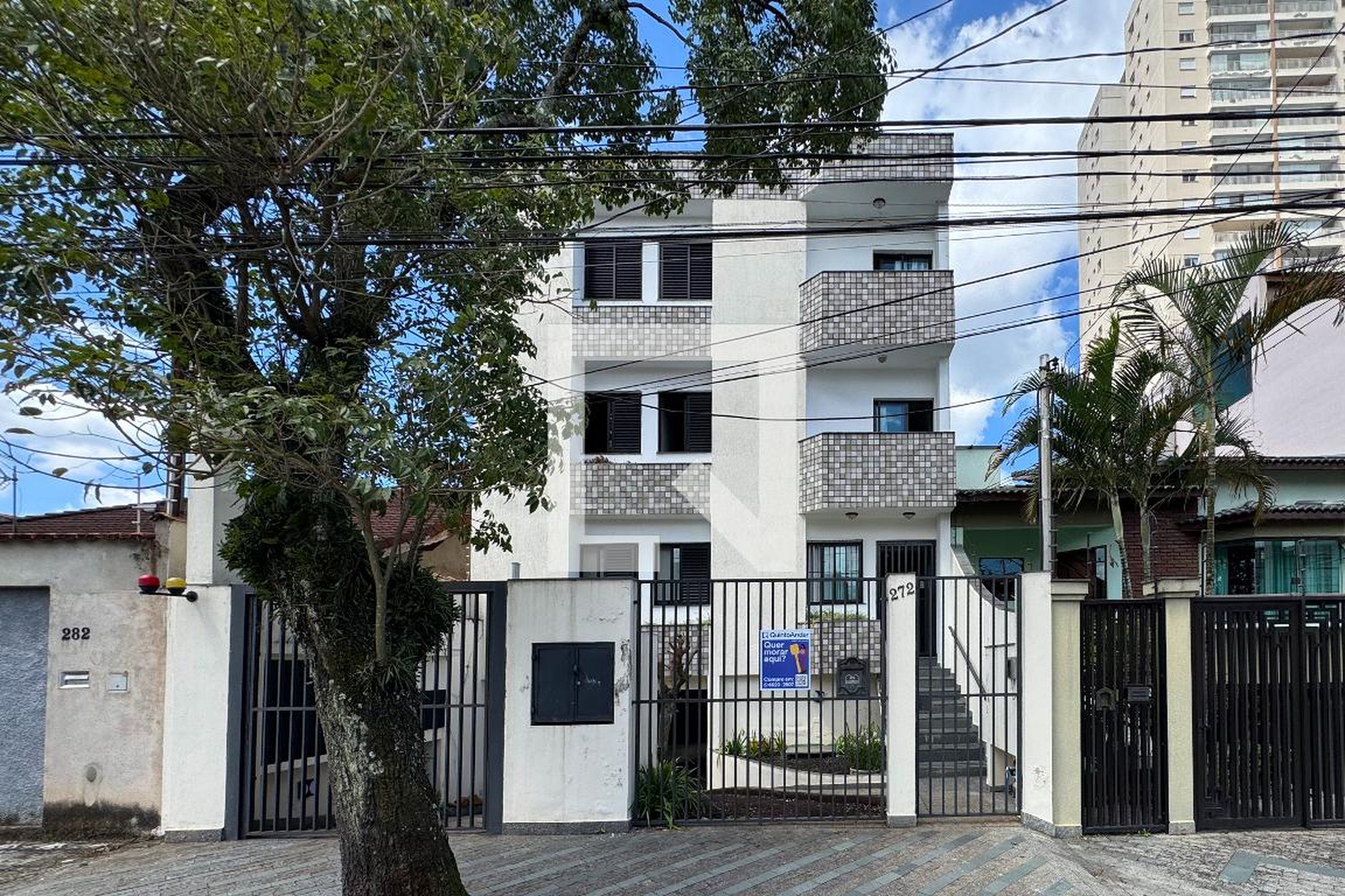 Fachada Condomínio em Rua João Cavinato, 272