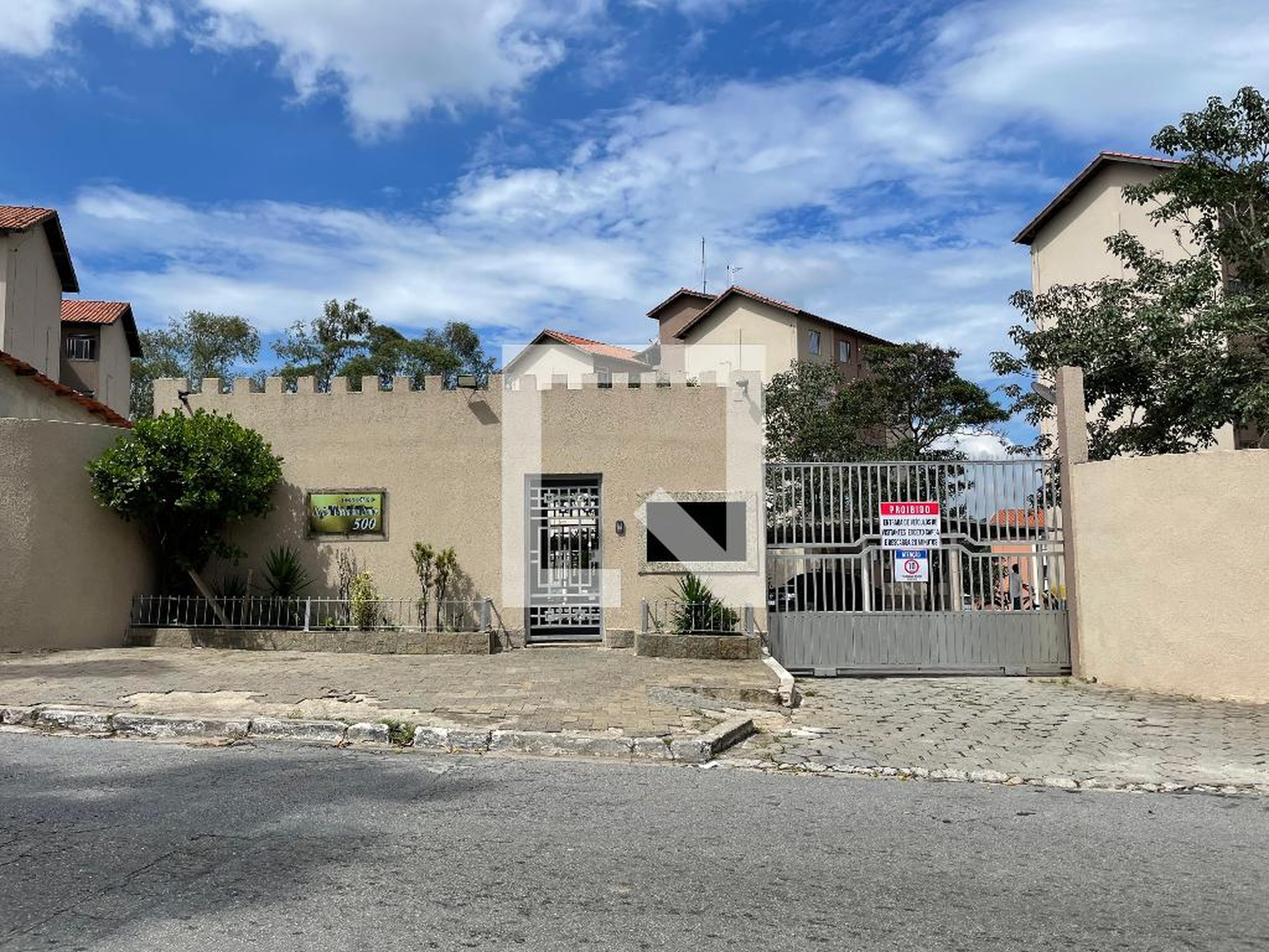 Fachada Condomínio em Rua Coração Sertanejo, 500