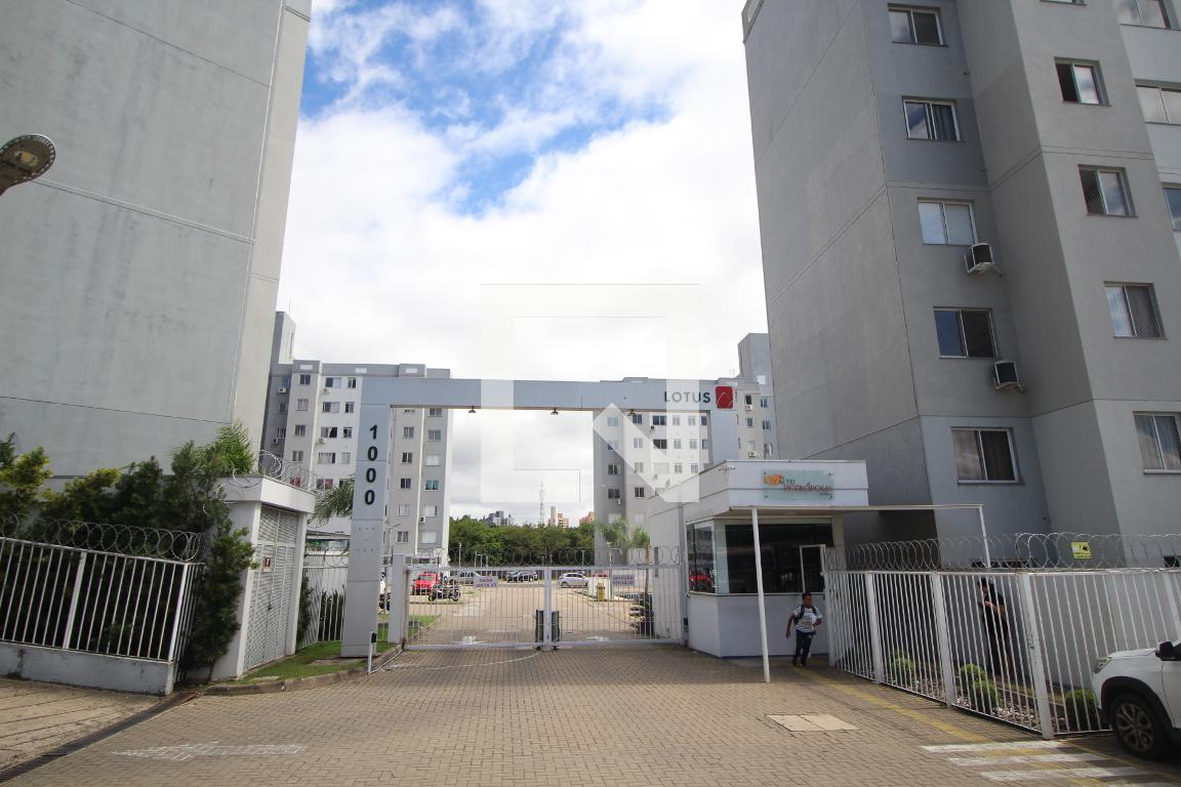 Fachada Condomínio em Avenida Germano Schmarczek, 100
