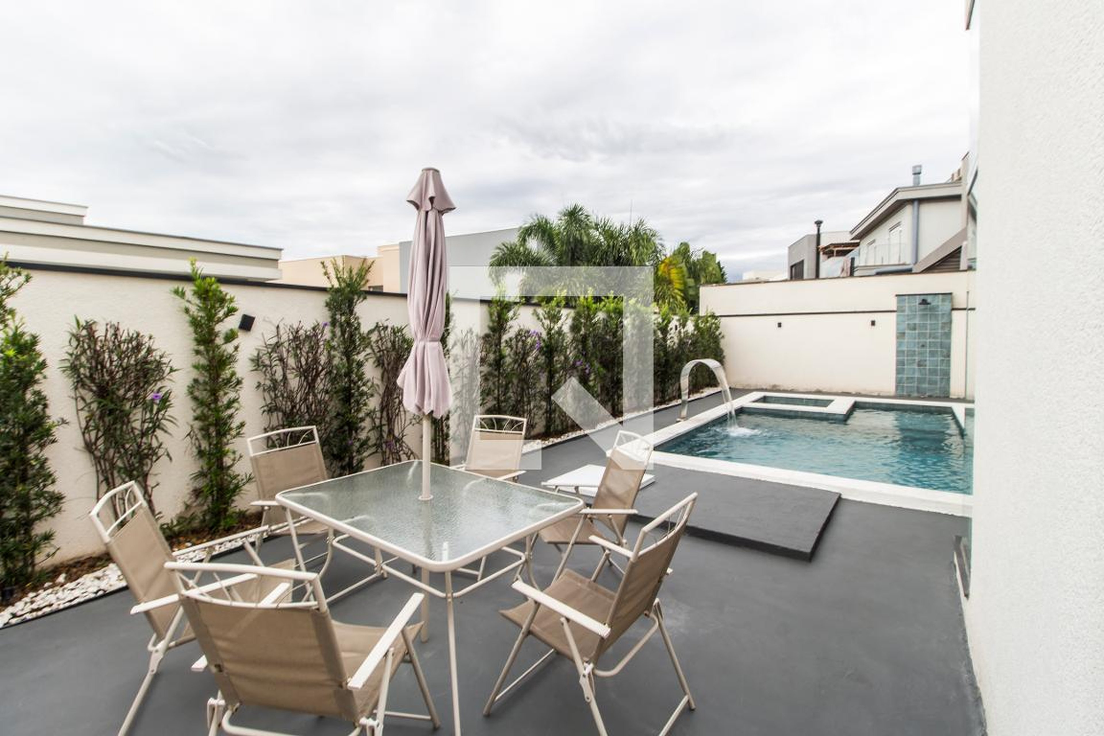 Piscina Condomínio em Alameda Picasso, 760