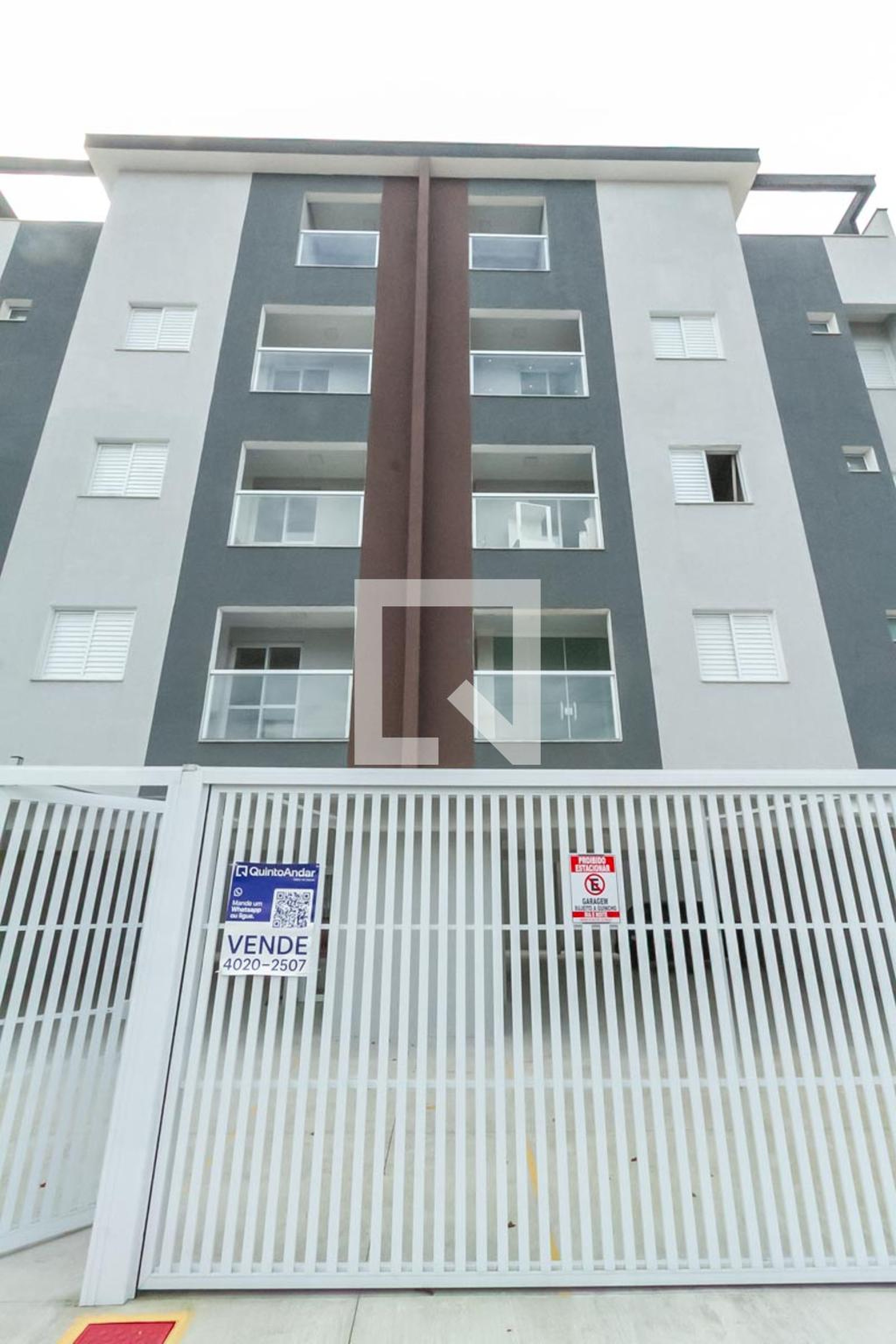 Fachada Condomínio em Rua Lázaro Rossi, 30