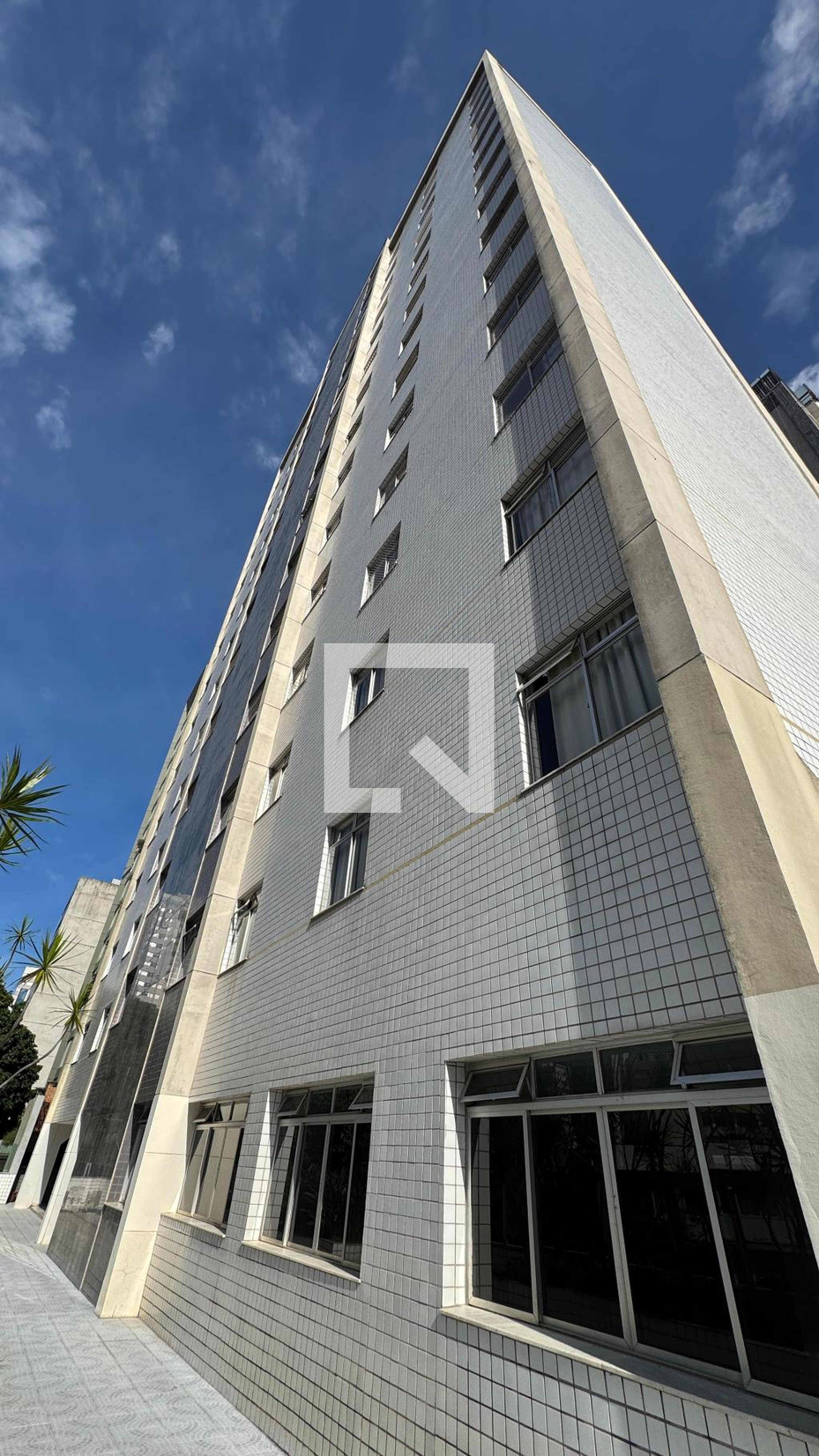 Fachada Condomínio em Rua Santa Rita Durão, 385