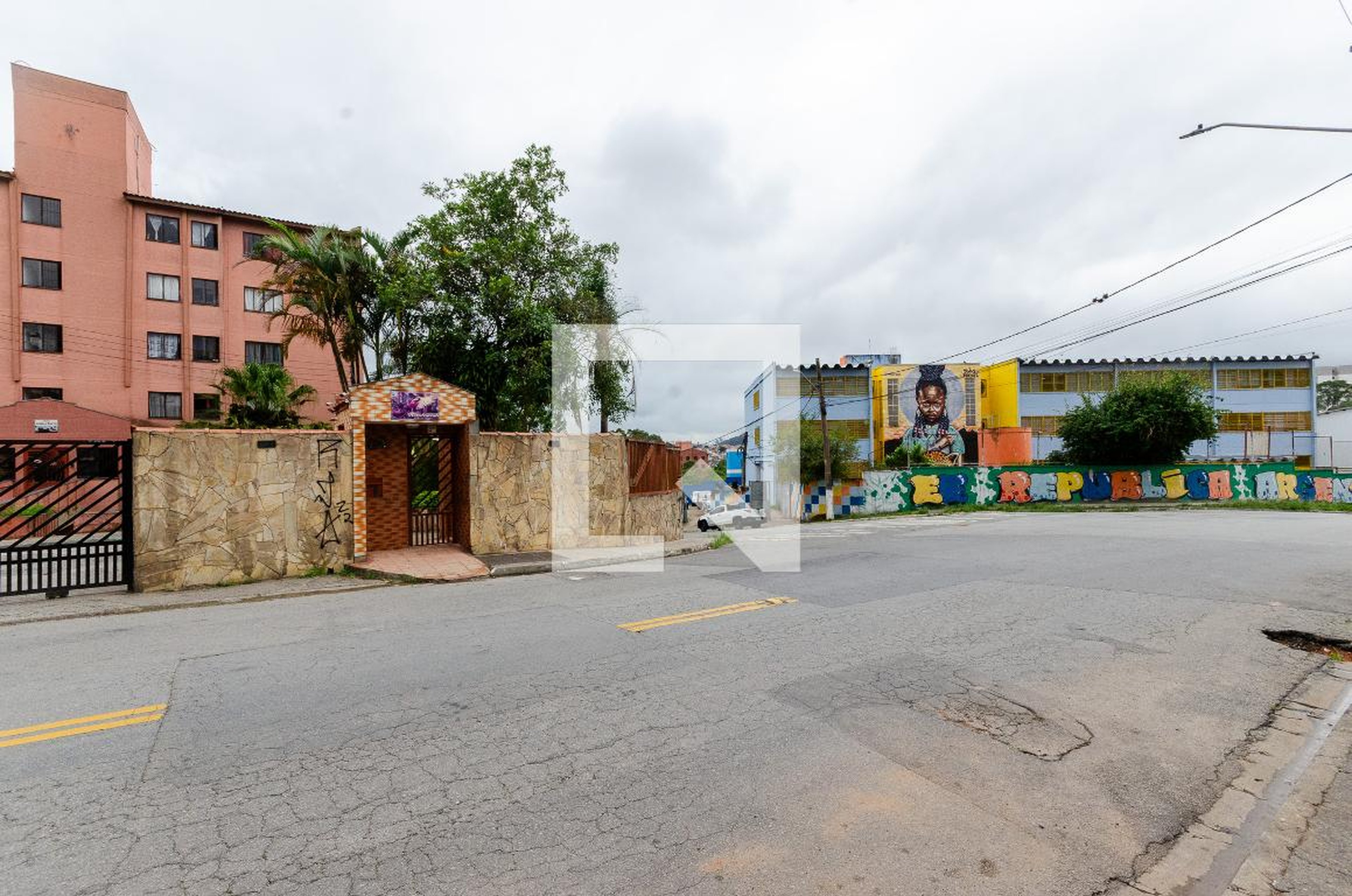 Fachada Condomínio em Rua Philonilia Goncalves dos Santos, 200