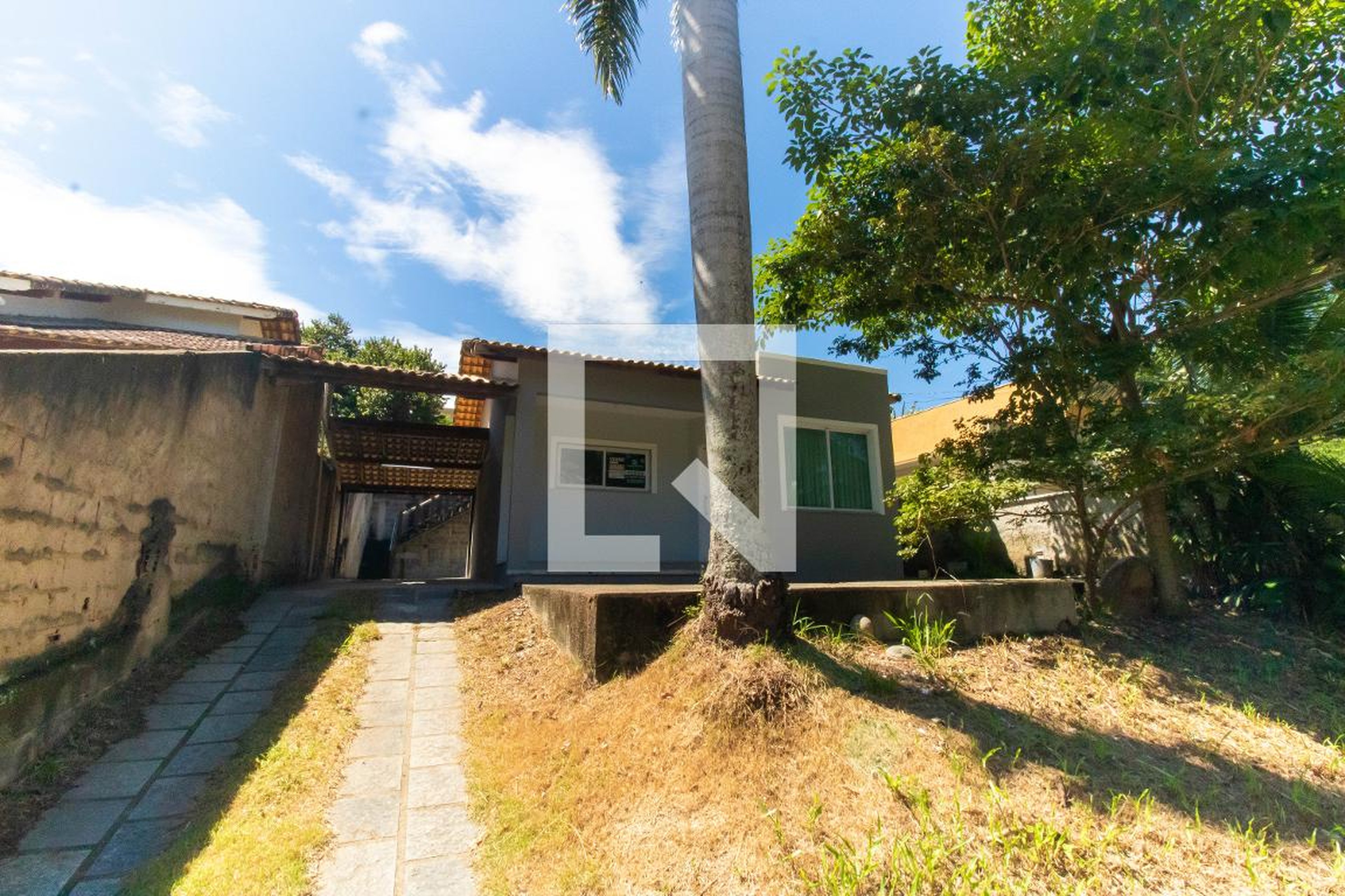 Fachada Condomínio em RJ-106, 11