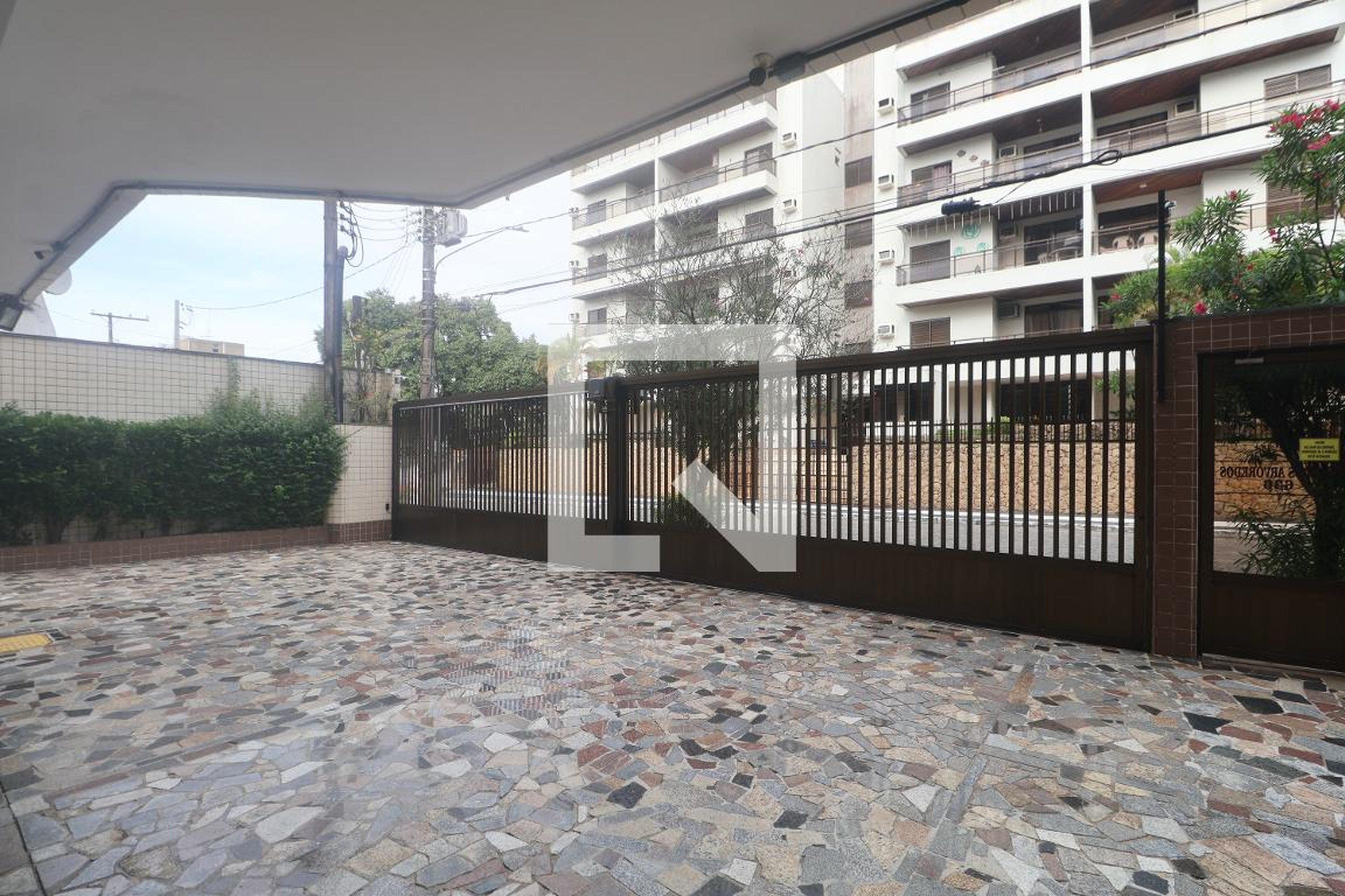 Fachada Condomínio em Rua Ignácio Miguel Estefno, 636