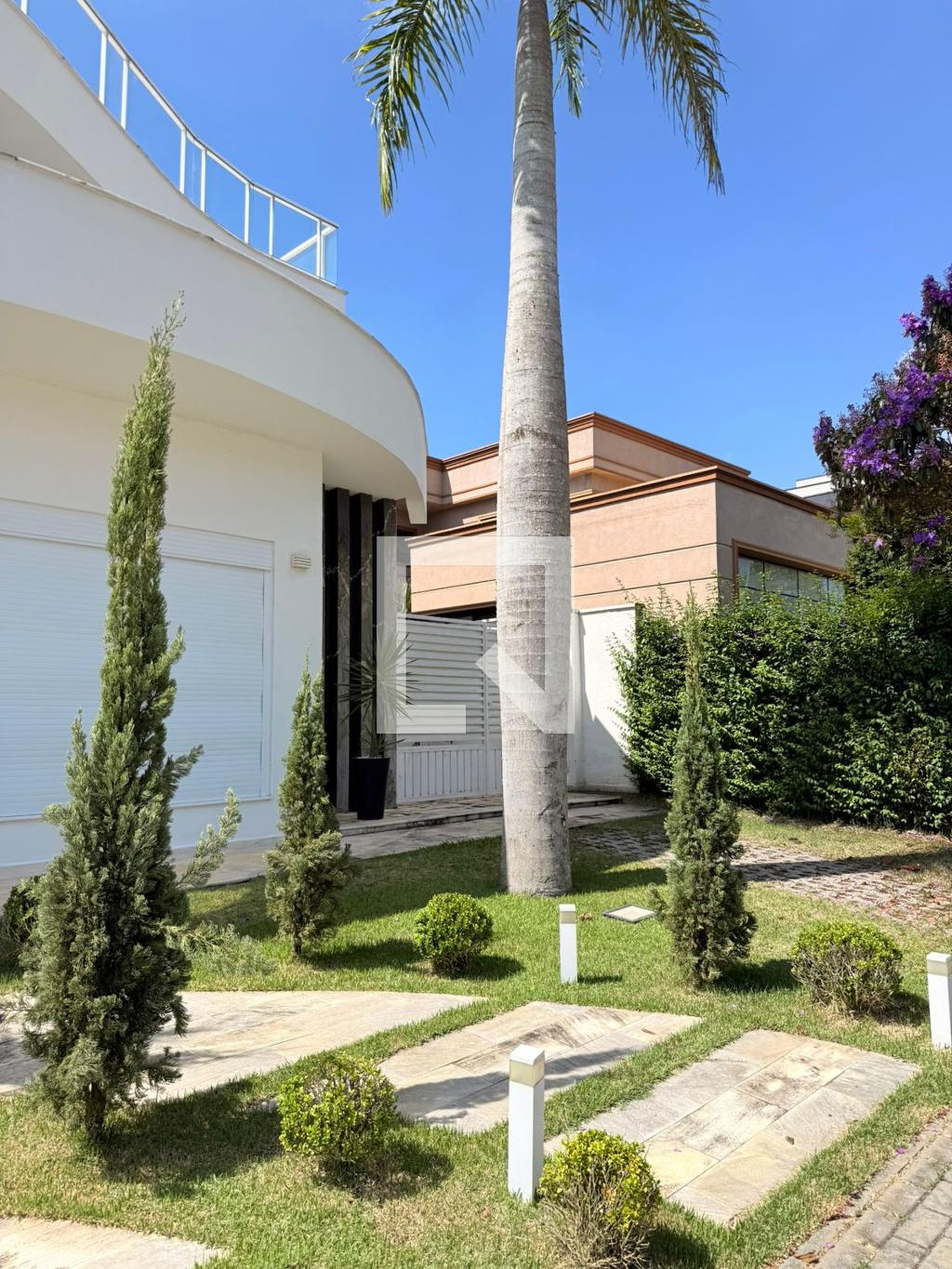 Fachada Condomínio em Avenida Shishima Hifumi, 73