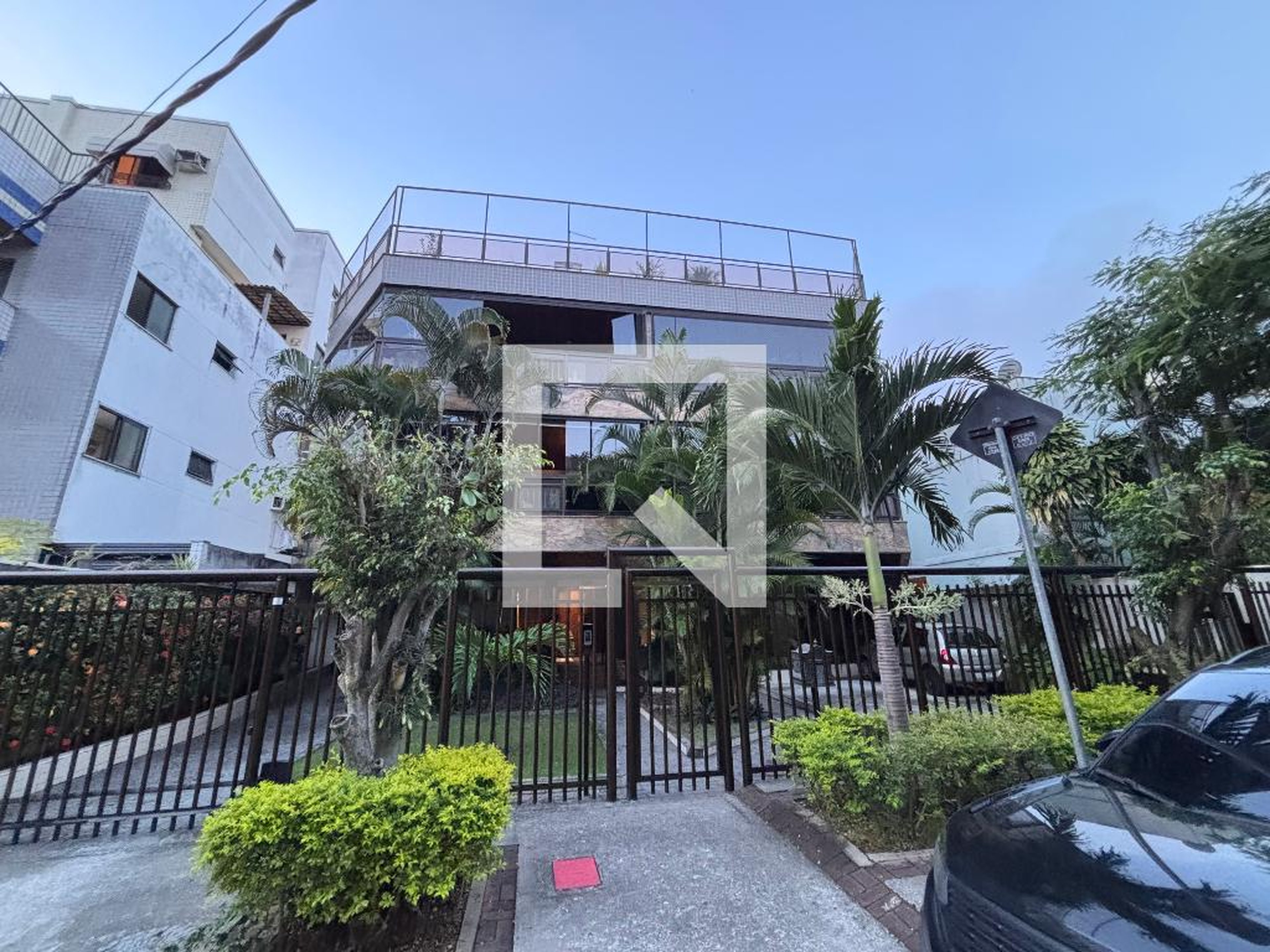 Fachada Condomínio em Rua Professor Motta Maia, 340