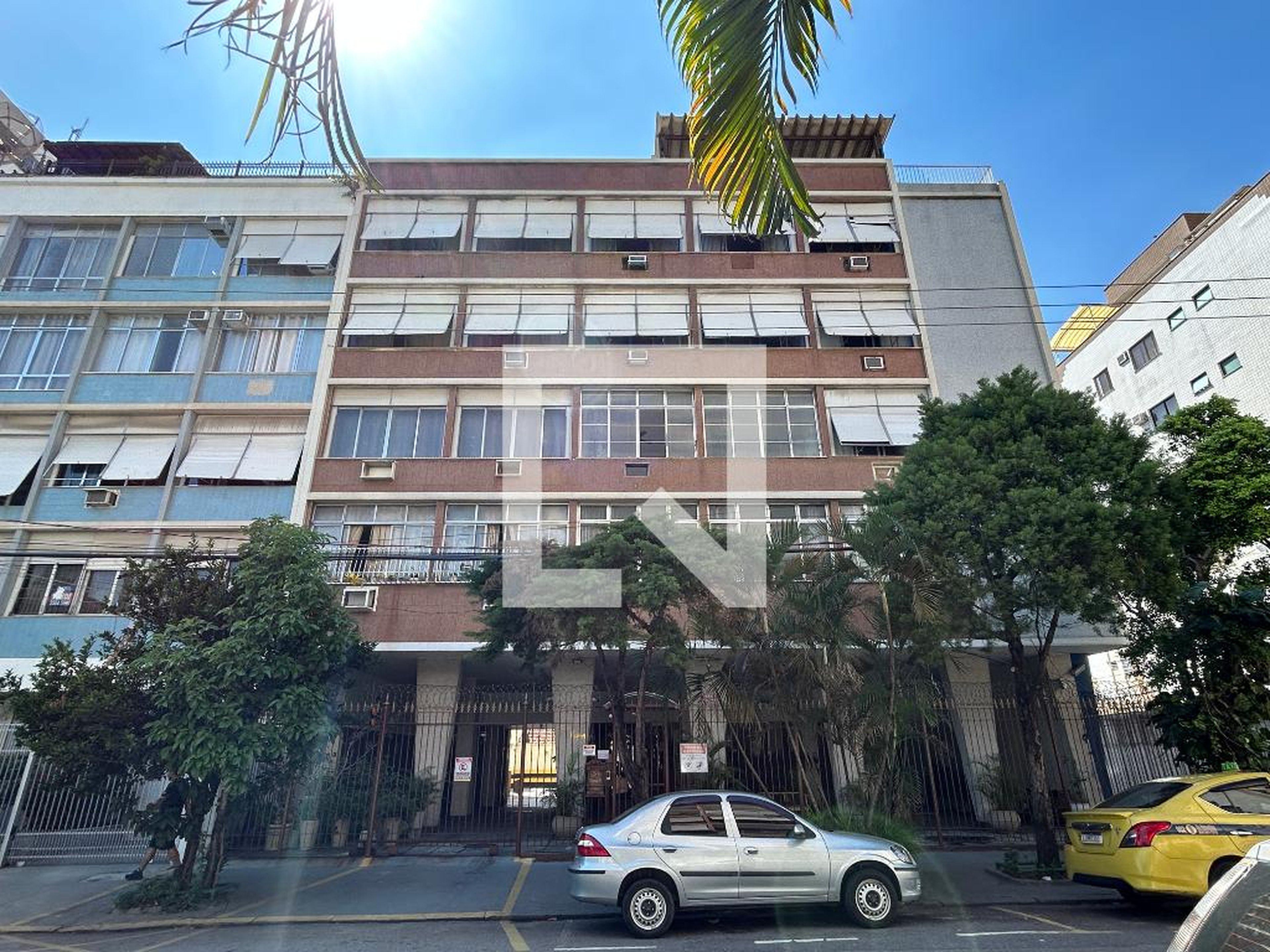Fachada Condomínio em Rua Pedro de Carvalho, 171