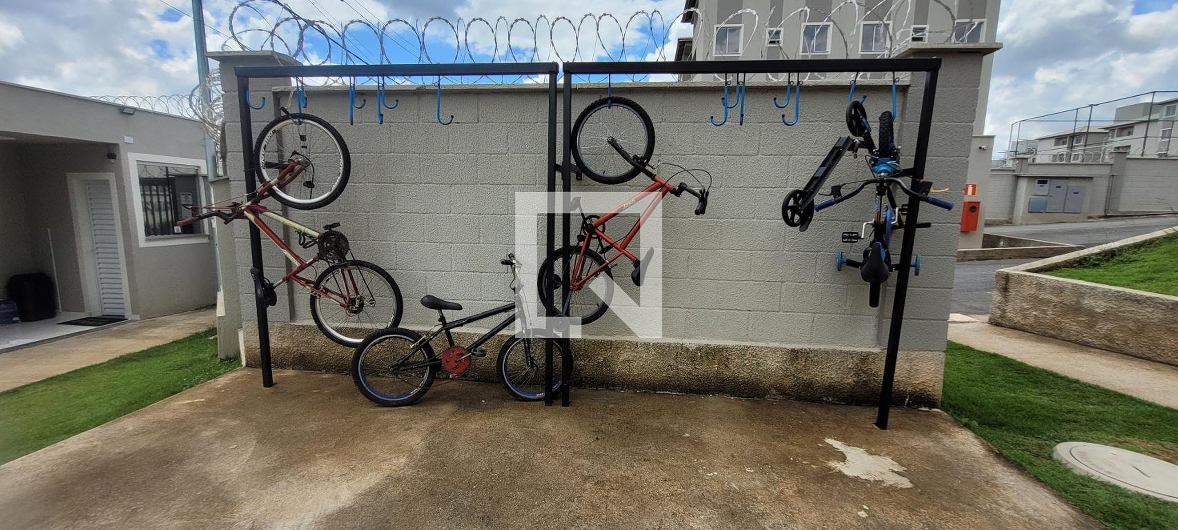 bicicletário Condomínio em Avenida Pingo de Ouro, 781