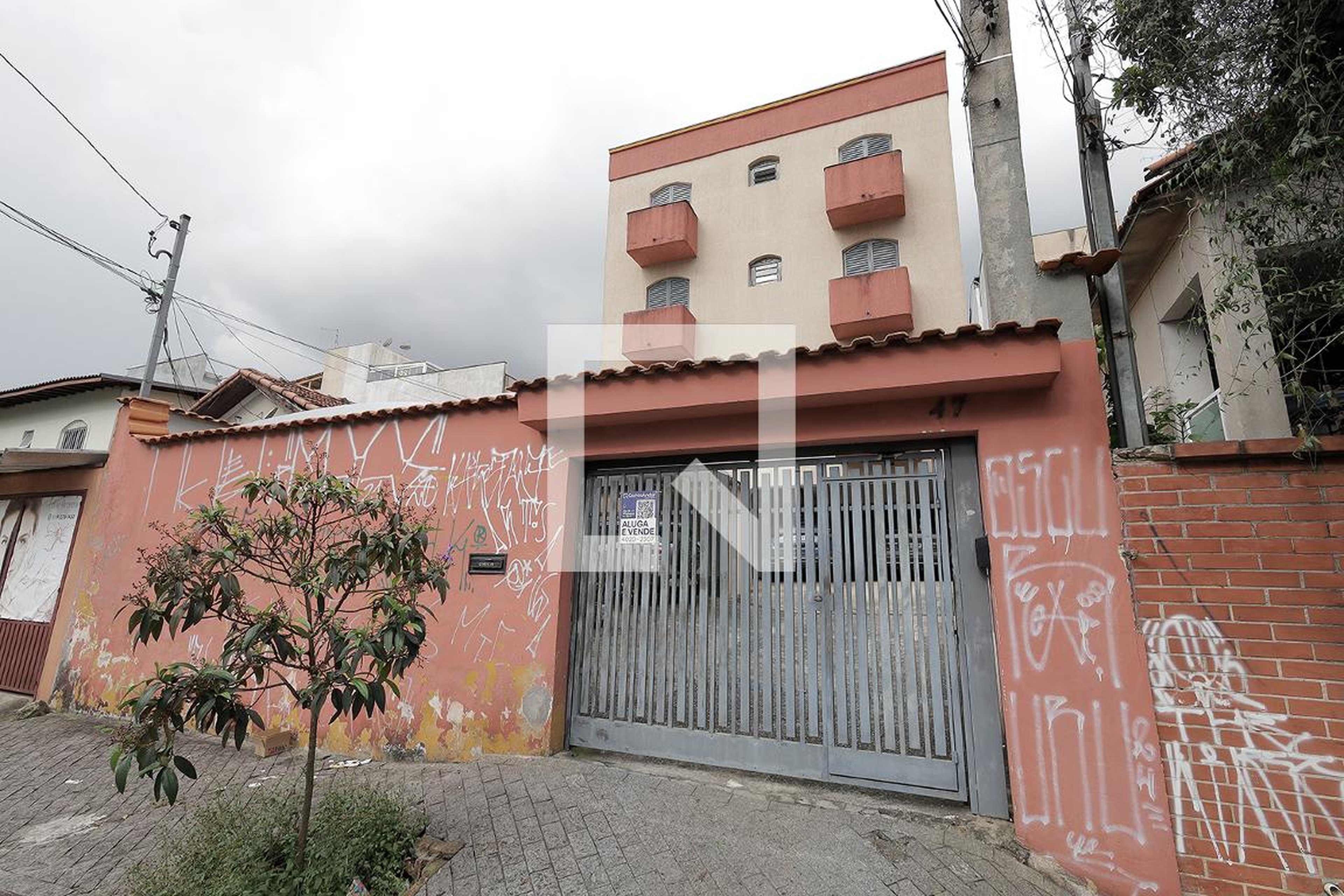 Fachada Condomínio em Rua Maria Cândida, 42