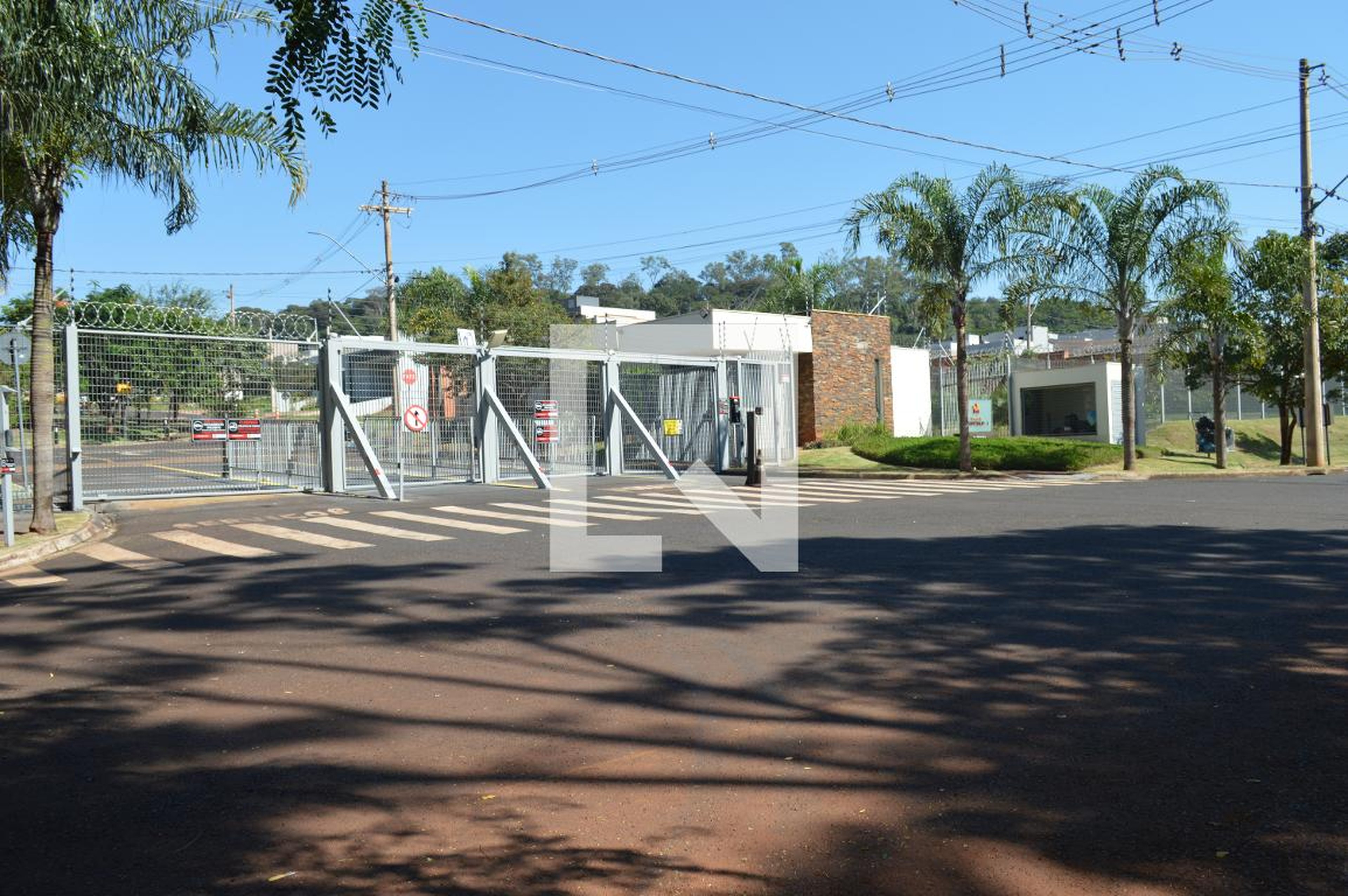 Fachada do Condomínio Condomínio em Rua Urias José de Oliveira, 175