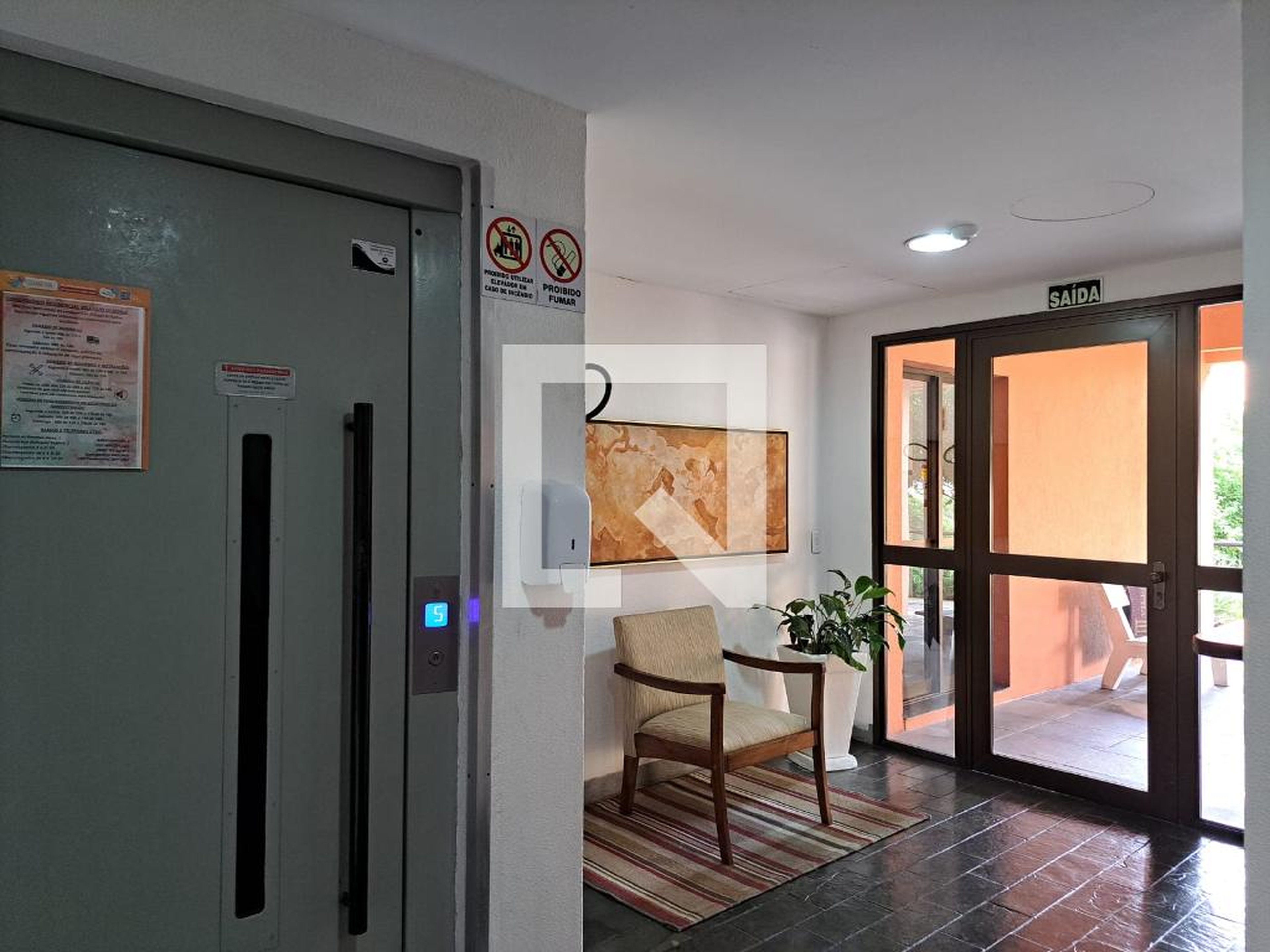 Hall de Entrada Condomínio em Avenida Protásio Alves, 7155