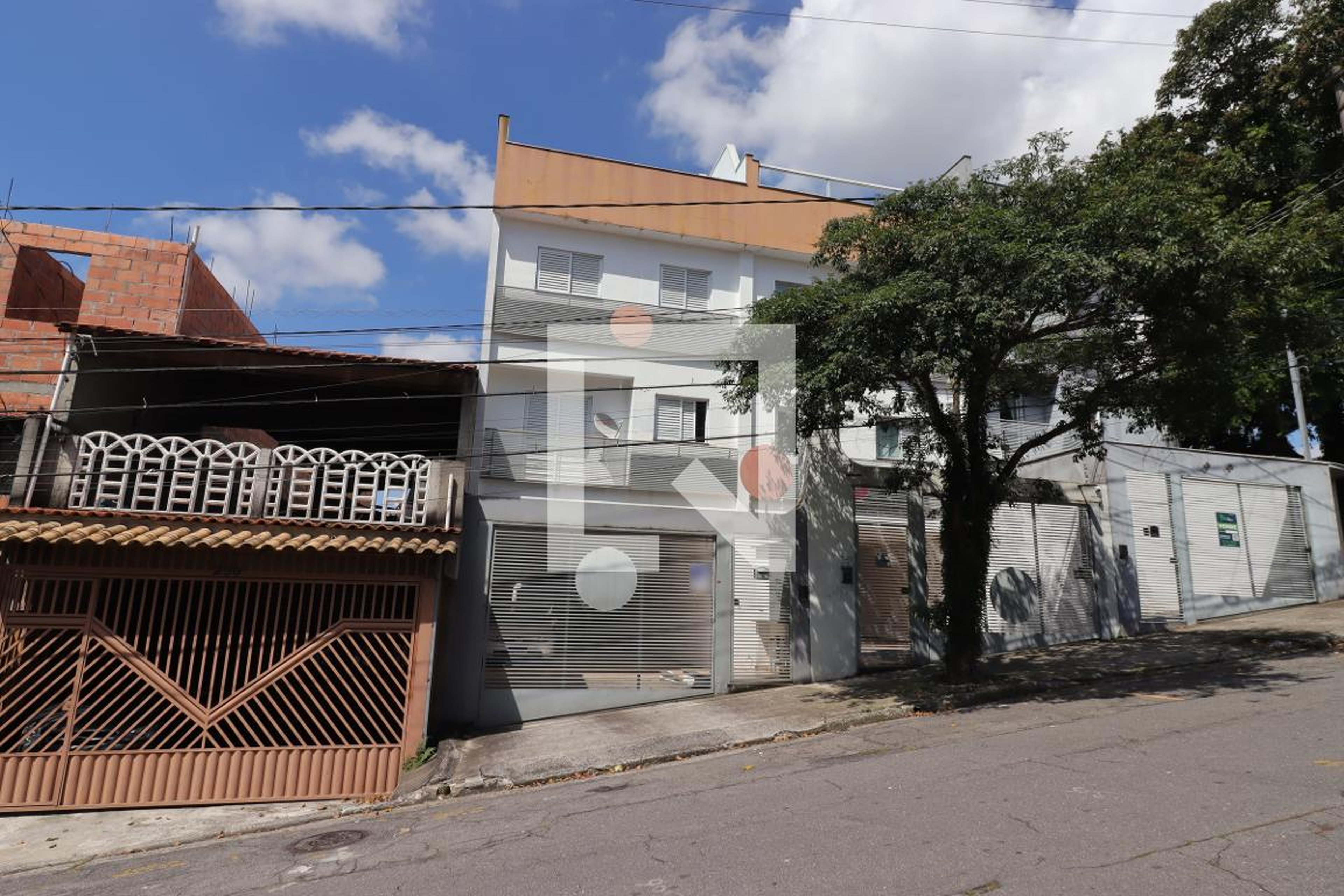 Fachada Condomínio em Rua Otávio Mangabeira, 246