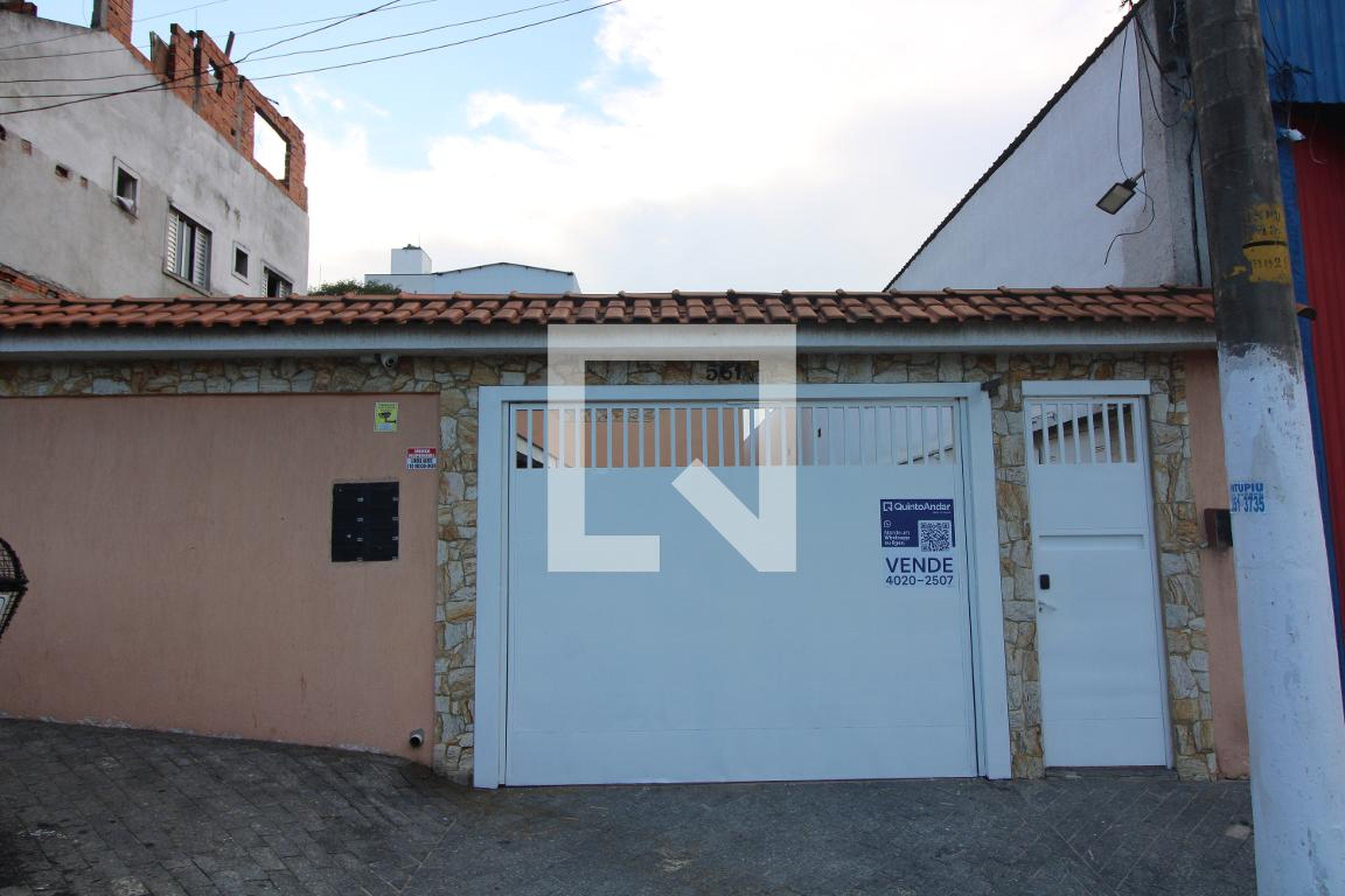 Fachada Condomínio em Rua Monte das Gameleiras, 561