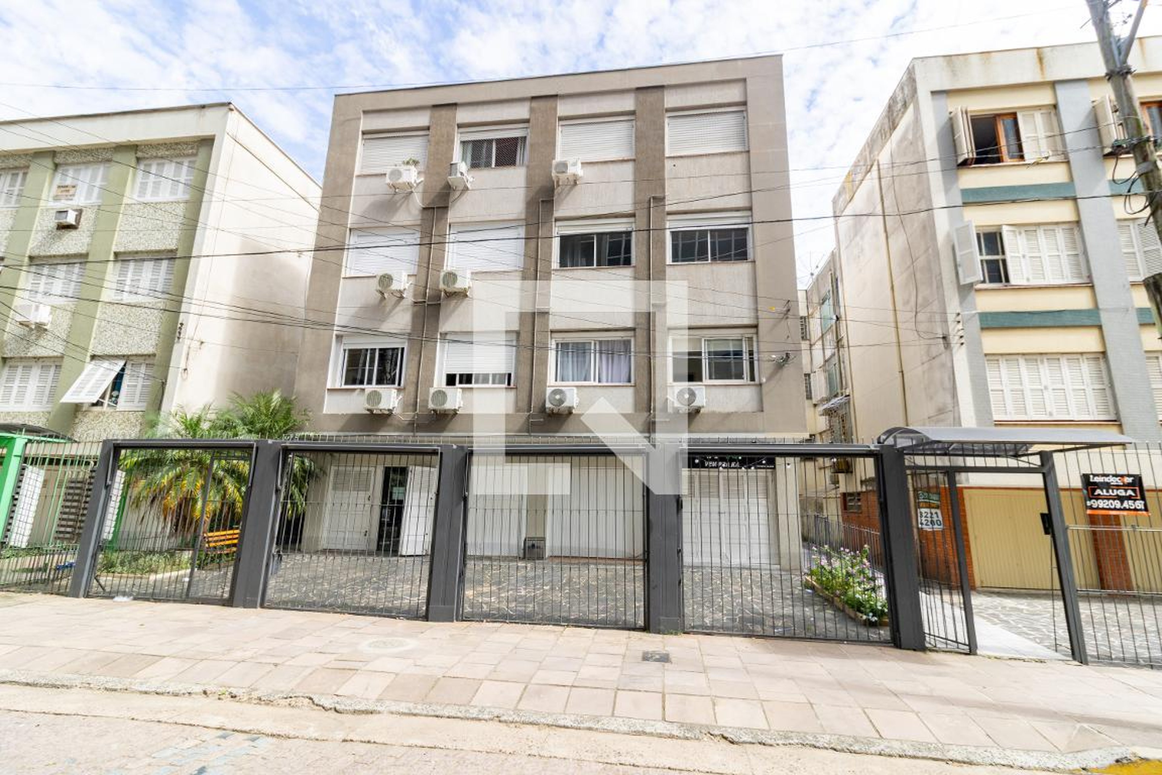 Fachada Condomínio em Rua Doutor Vicente de Paula Dutra, 47