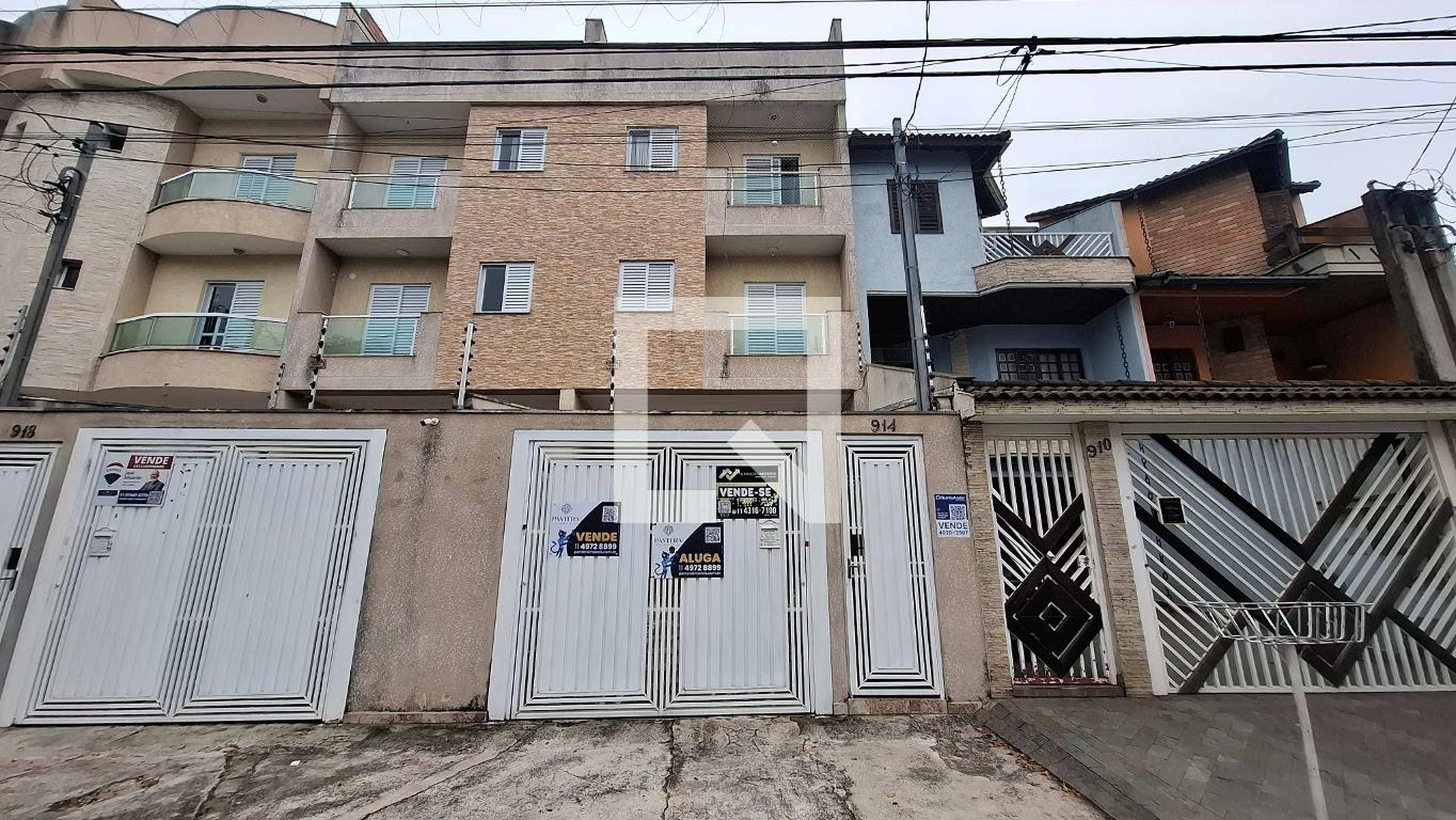 Fachada Condomínio em Rua Clélia, 914