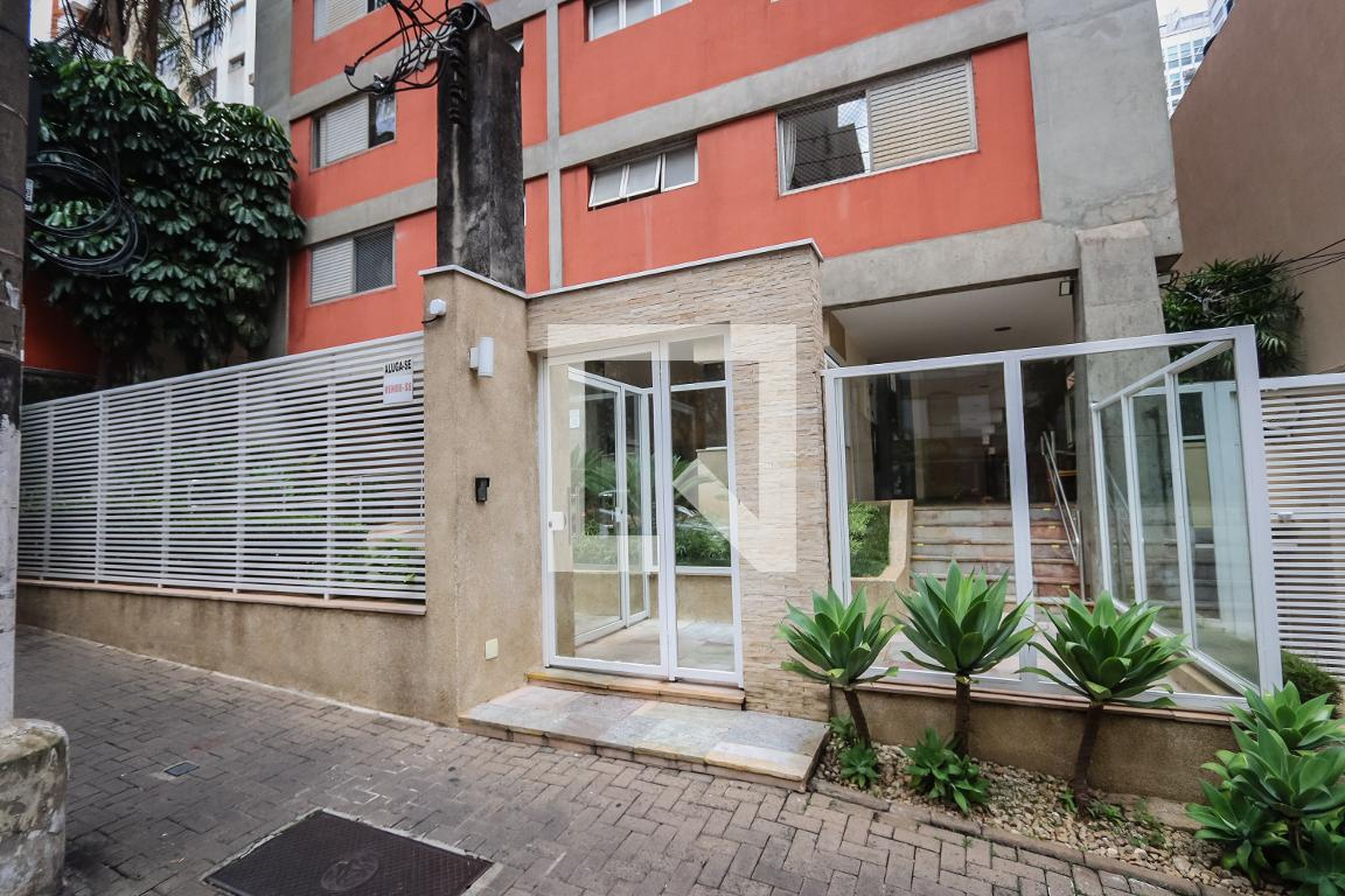 Fachada do Prédio Condomínio em Rua Haddock Lobo, 52
