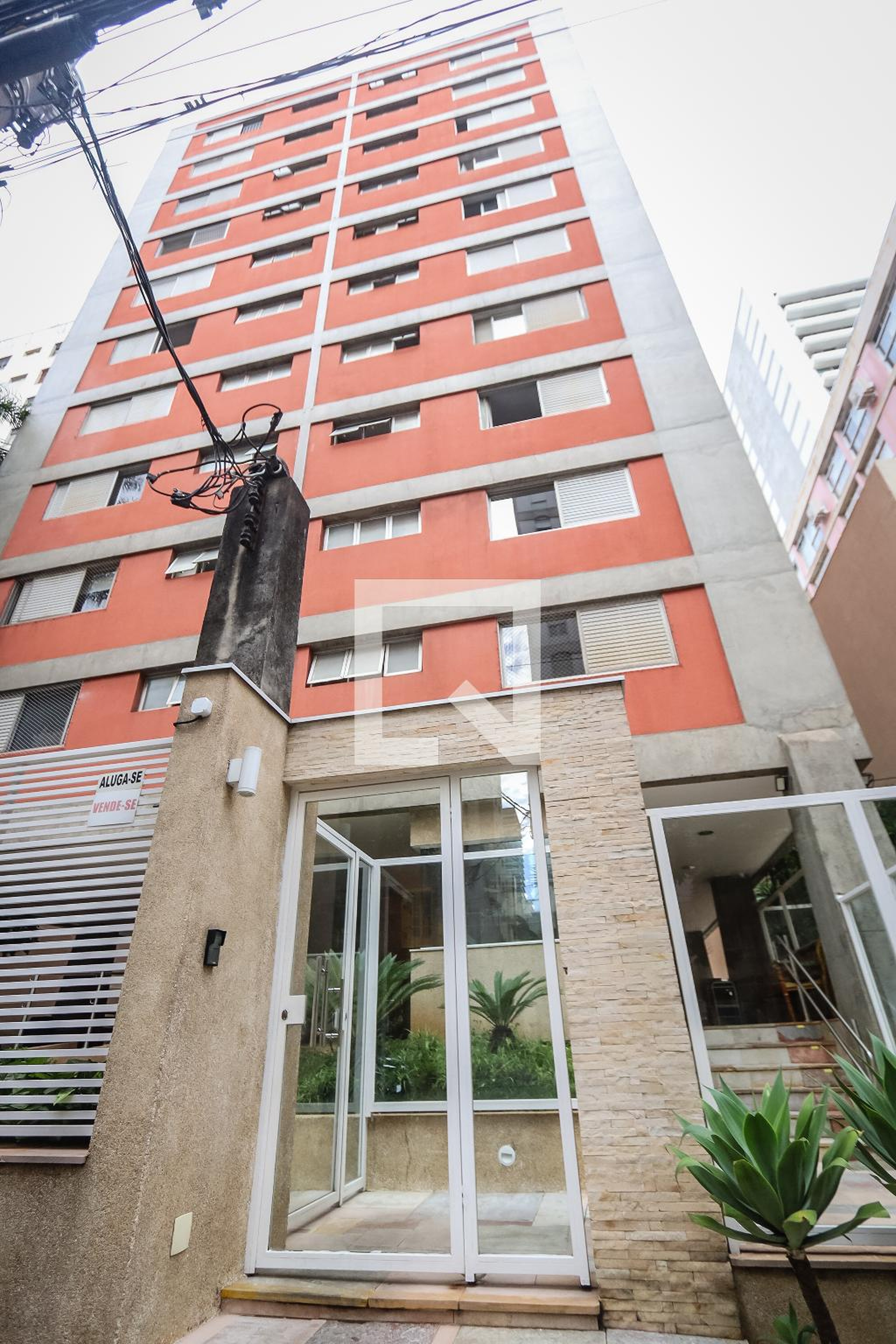 Prédio Condomínio em Rua Haddock Lobo, 52