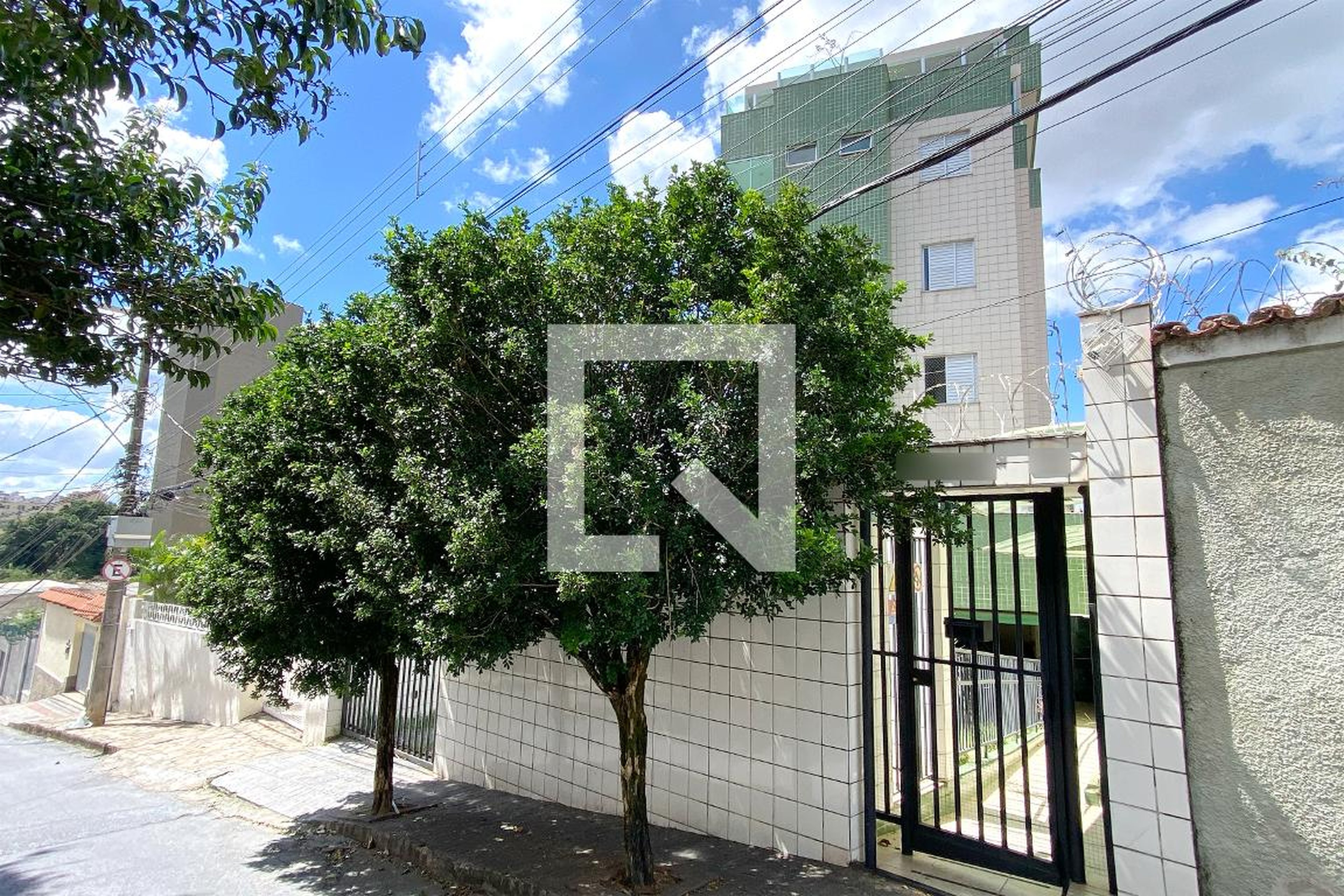 Fachada Condomínio em Rua Professor Raimundo Nonato, 123