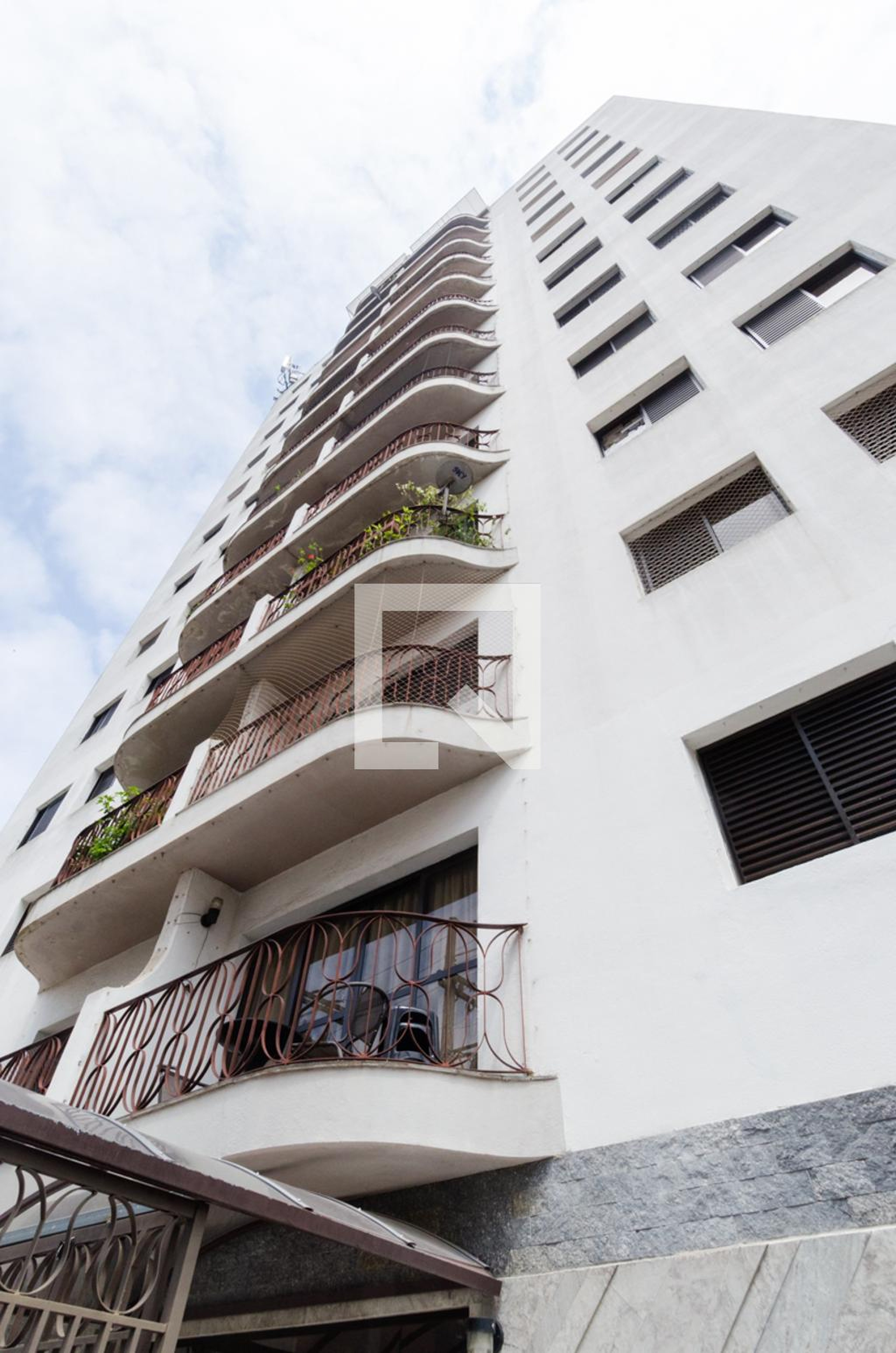 Fachada do Prédio Condomínio em Rua Morvan Dias de Figueiredo, 150