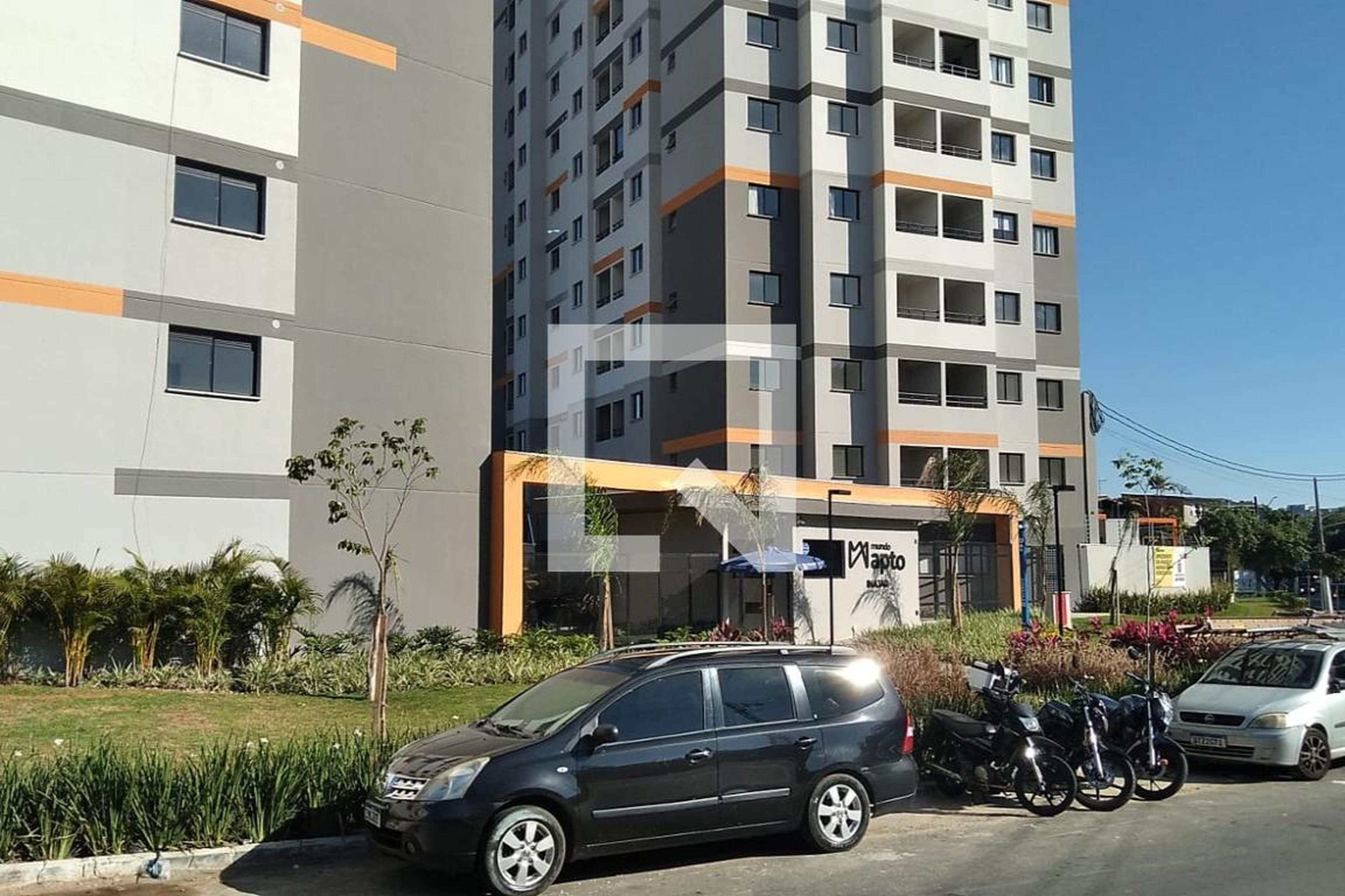 Fachada Condomínio em Rua Edson Peregrini, 305