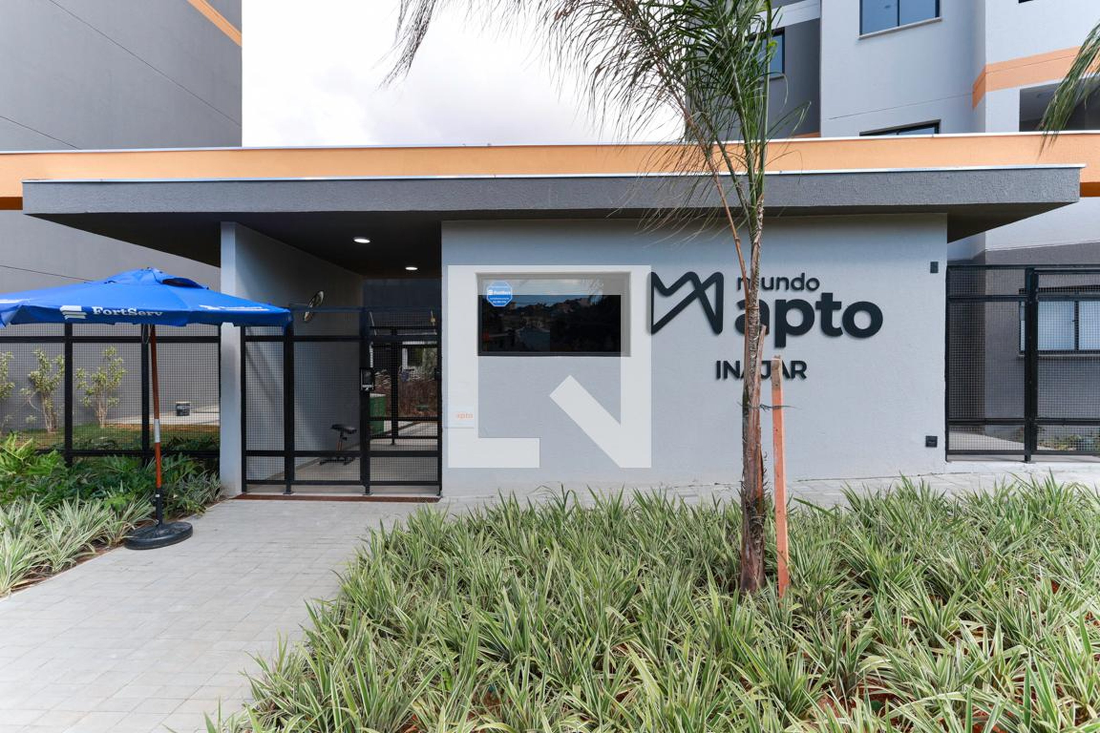 Fachada do condomínio Condomínio em Rua Edson Peregrini, 305