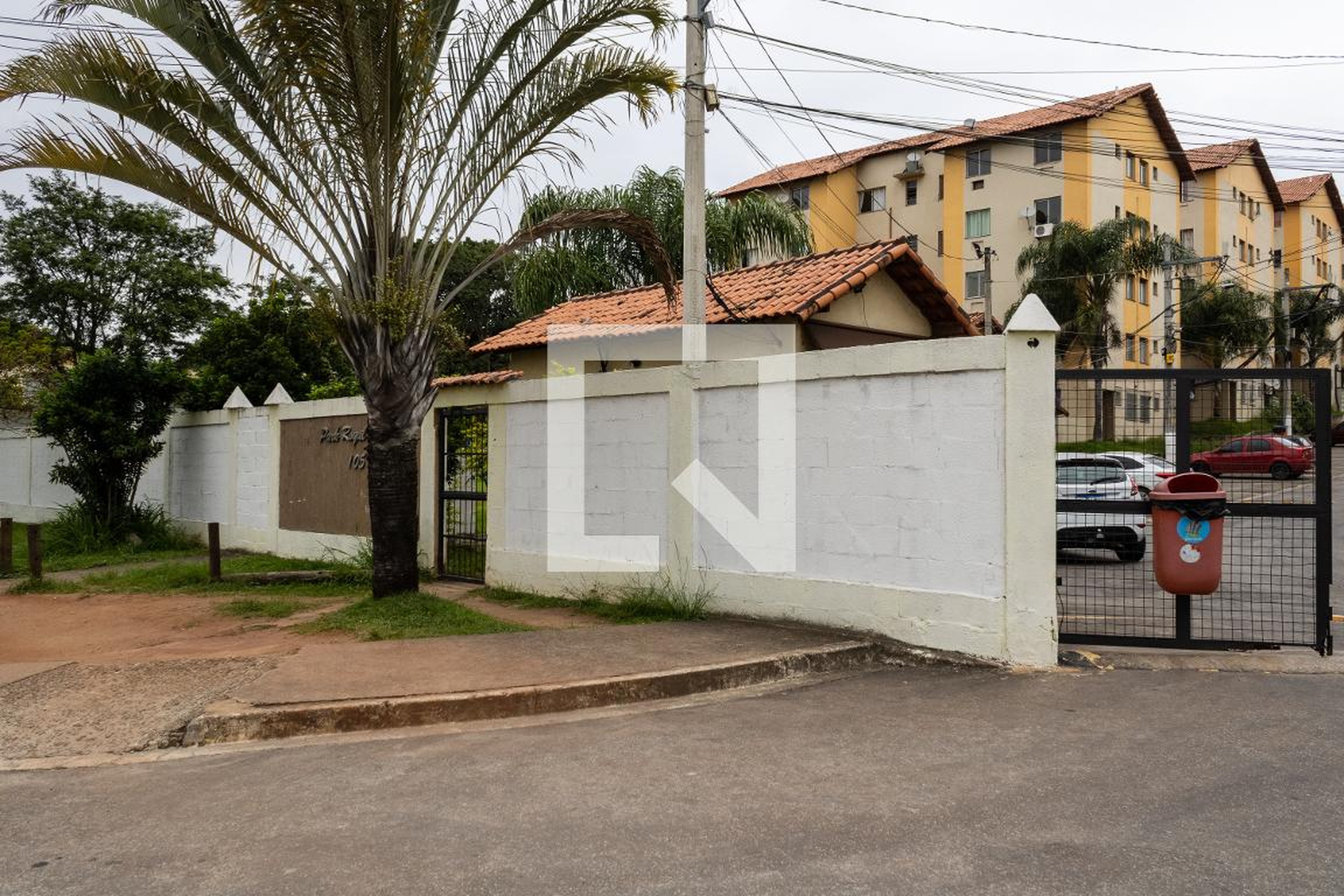 Fachada do condomínio Condomínio em Estrada dos Palmares, 105