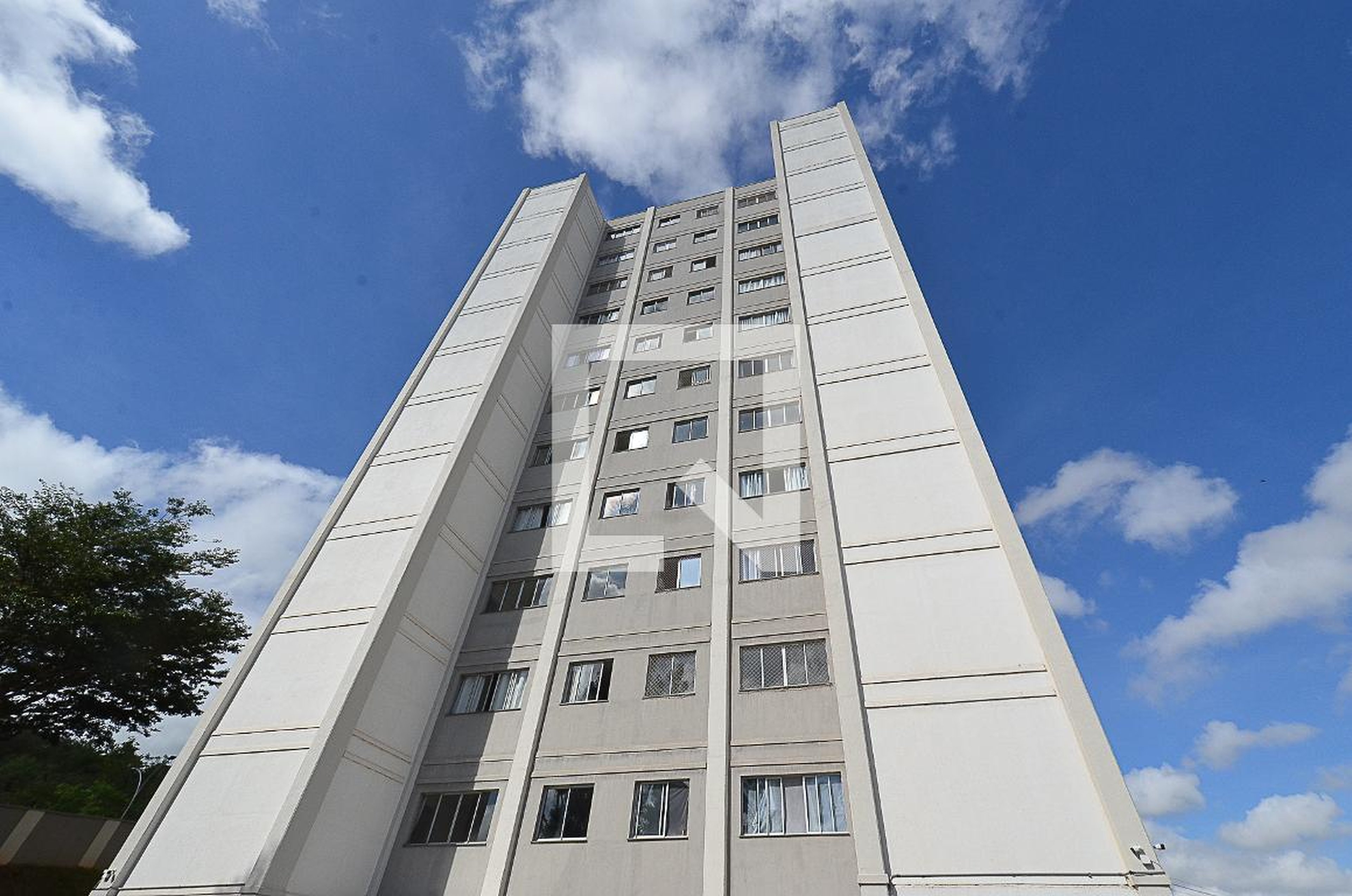 Fachada Condomínio em Rua Viena, 123
