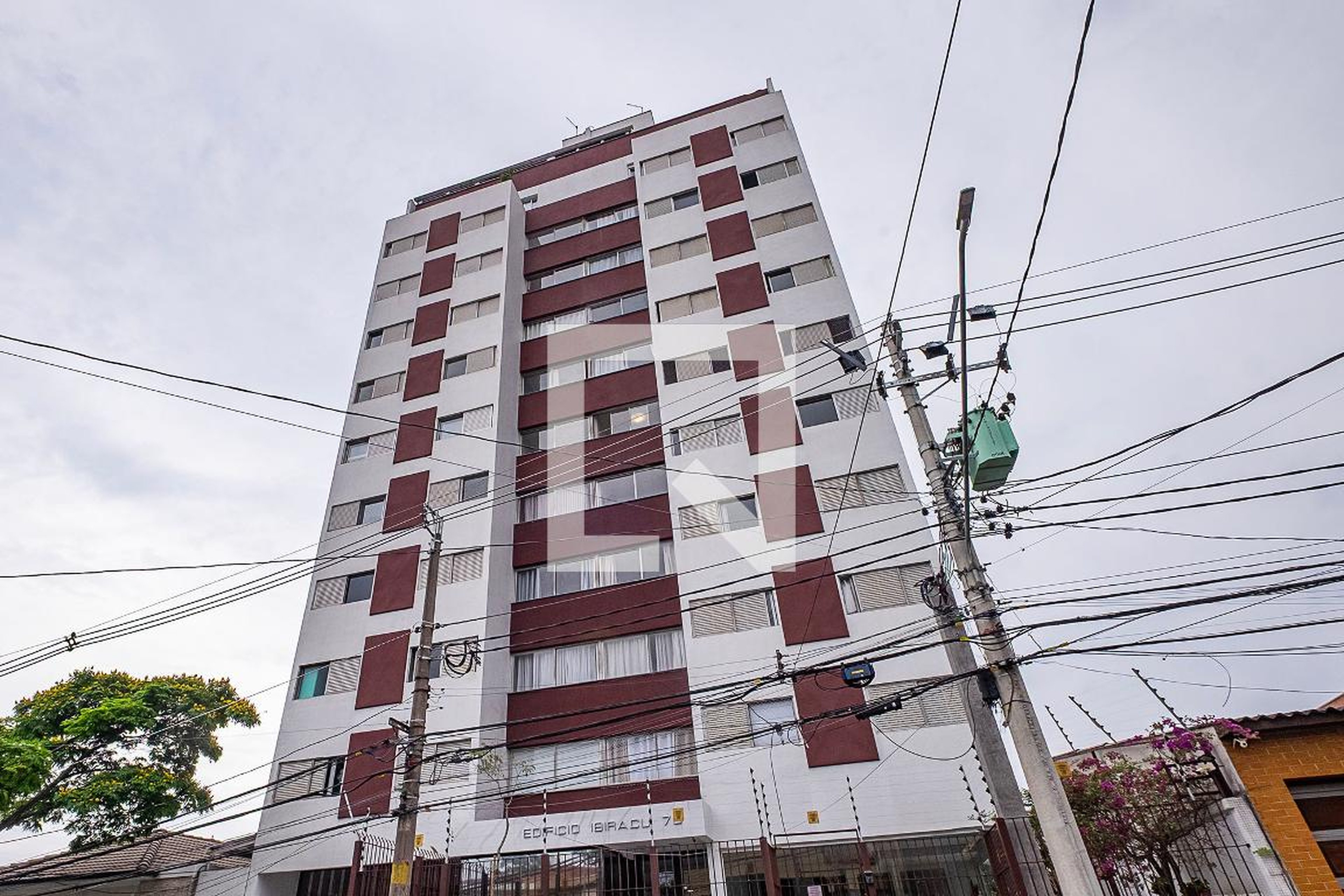 Fachada Condomínio em Rua Ibiraçu, 72