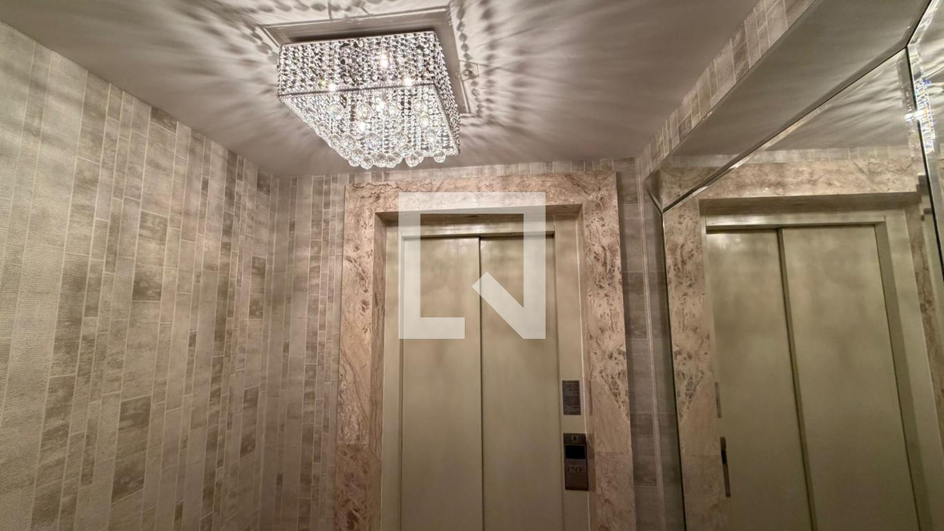 Hall de entrada Condomínio em Rua Sousa Ramos, 320