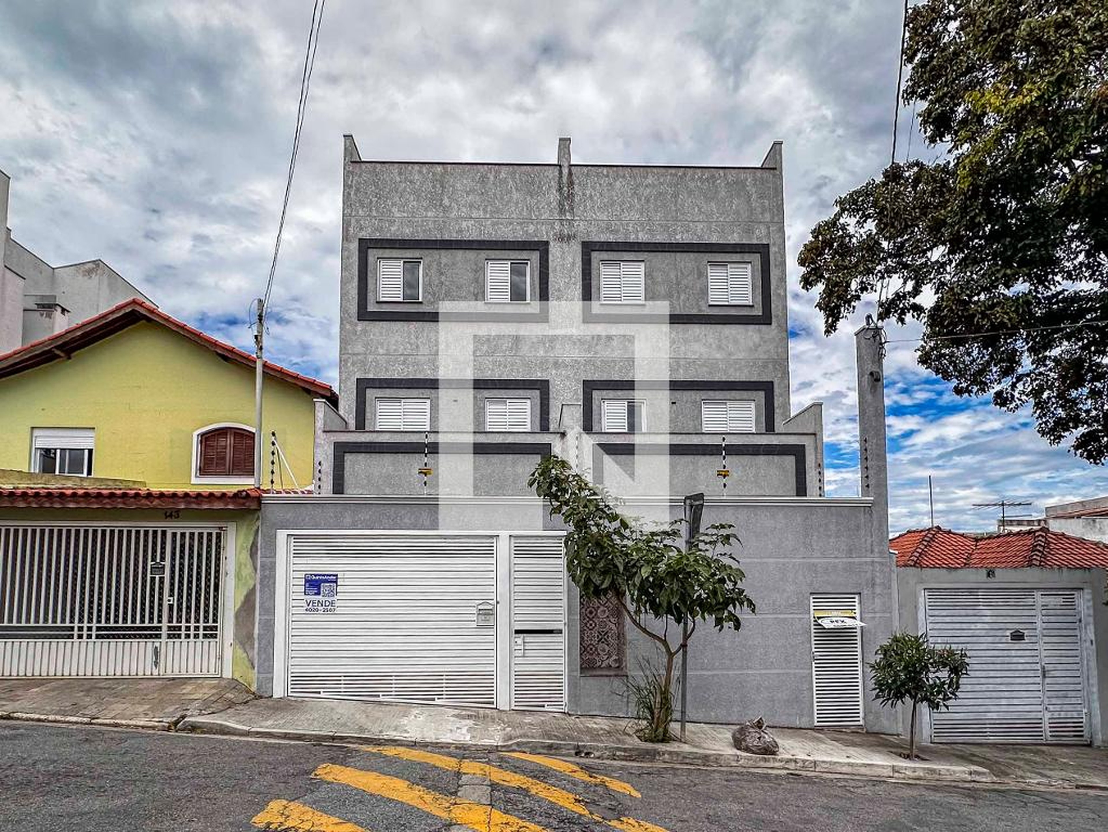 Fachada Condomínio em Rua Santarém, 151