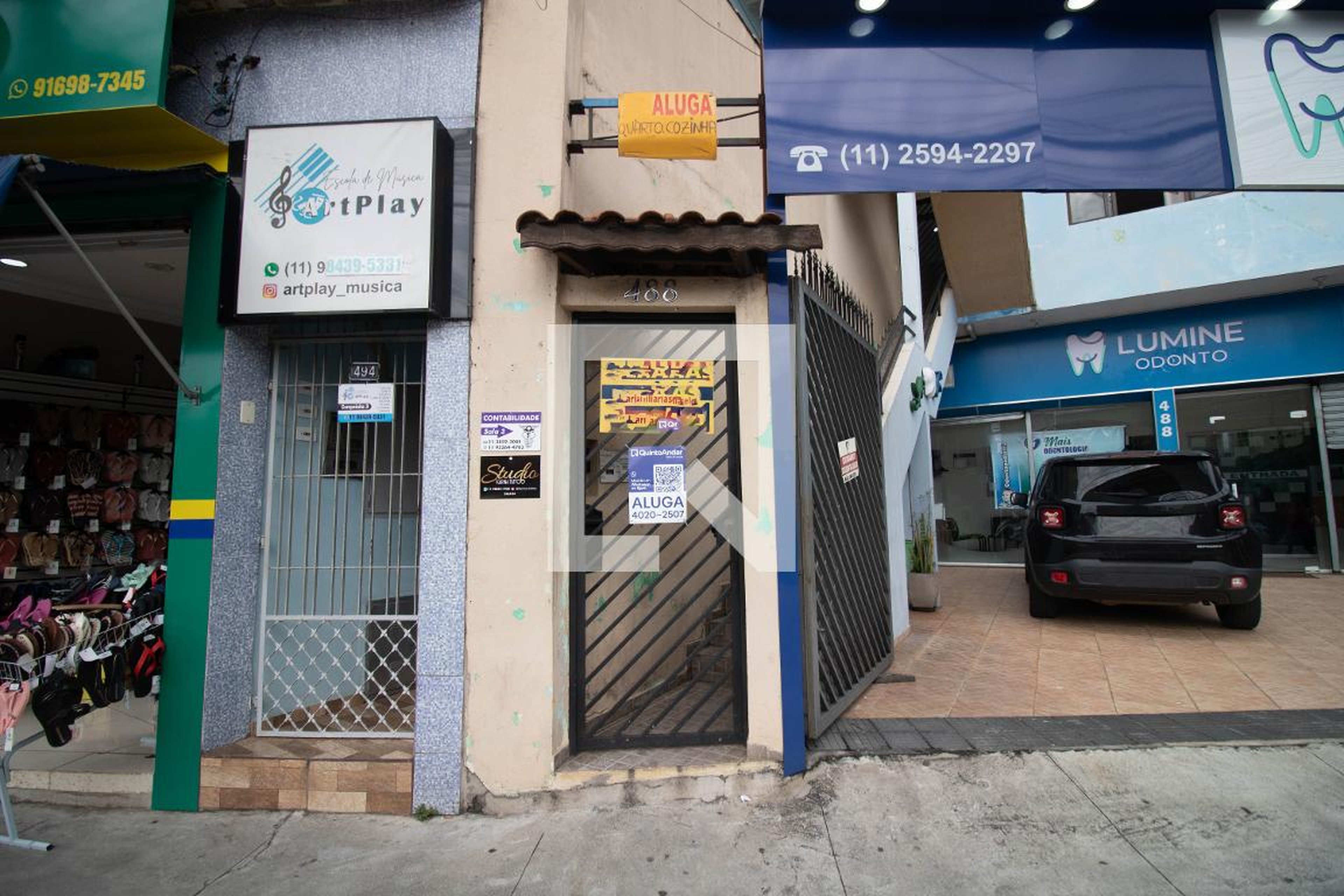 FACHADA Condomínio em Avenida Parada Pinto, 488