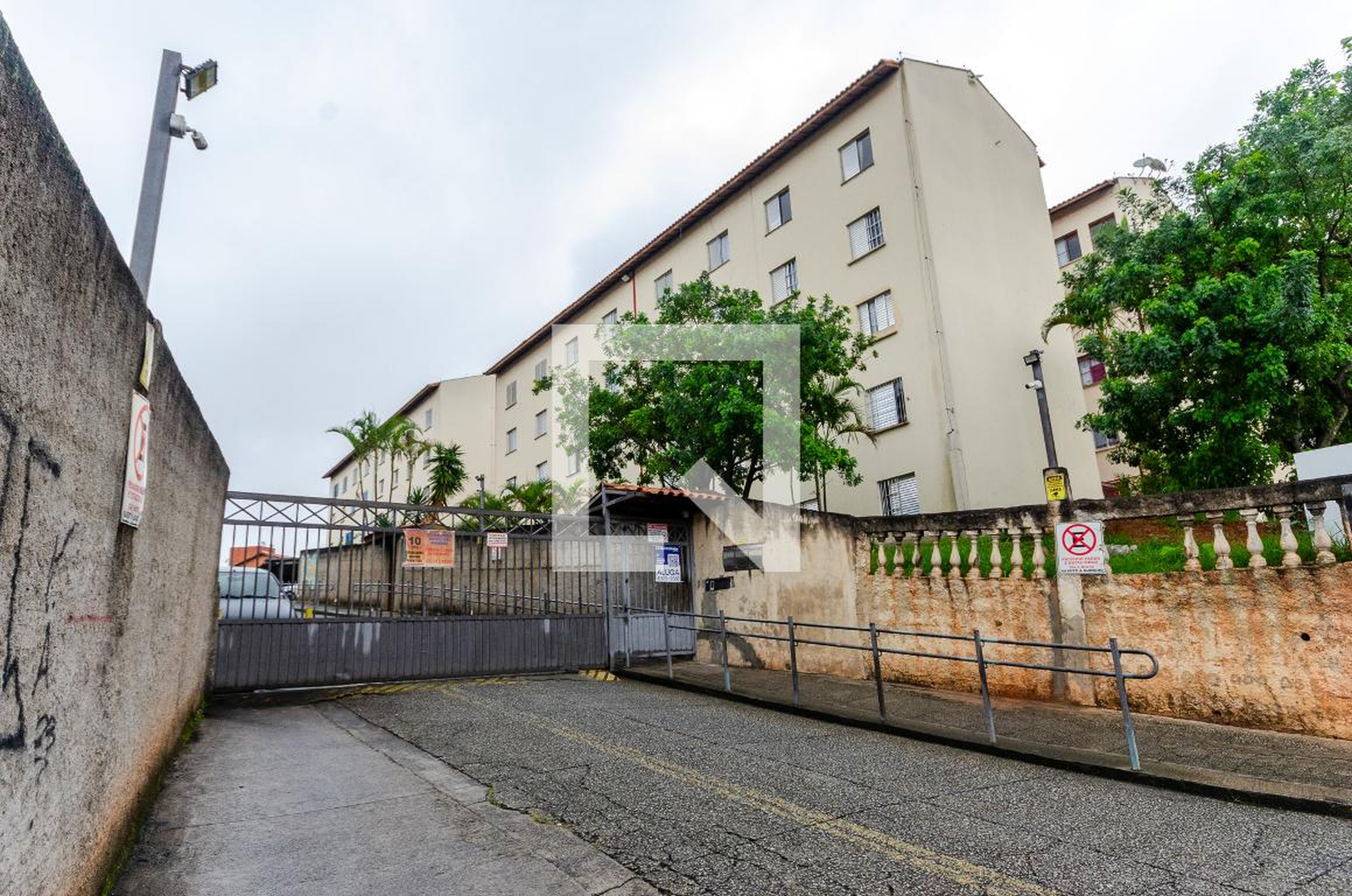 Fachada Condomínio em Rua Philonilia Goncalves dos Santos, 109