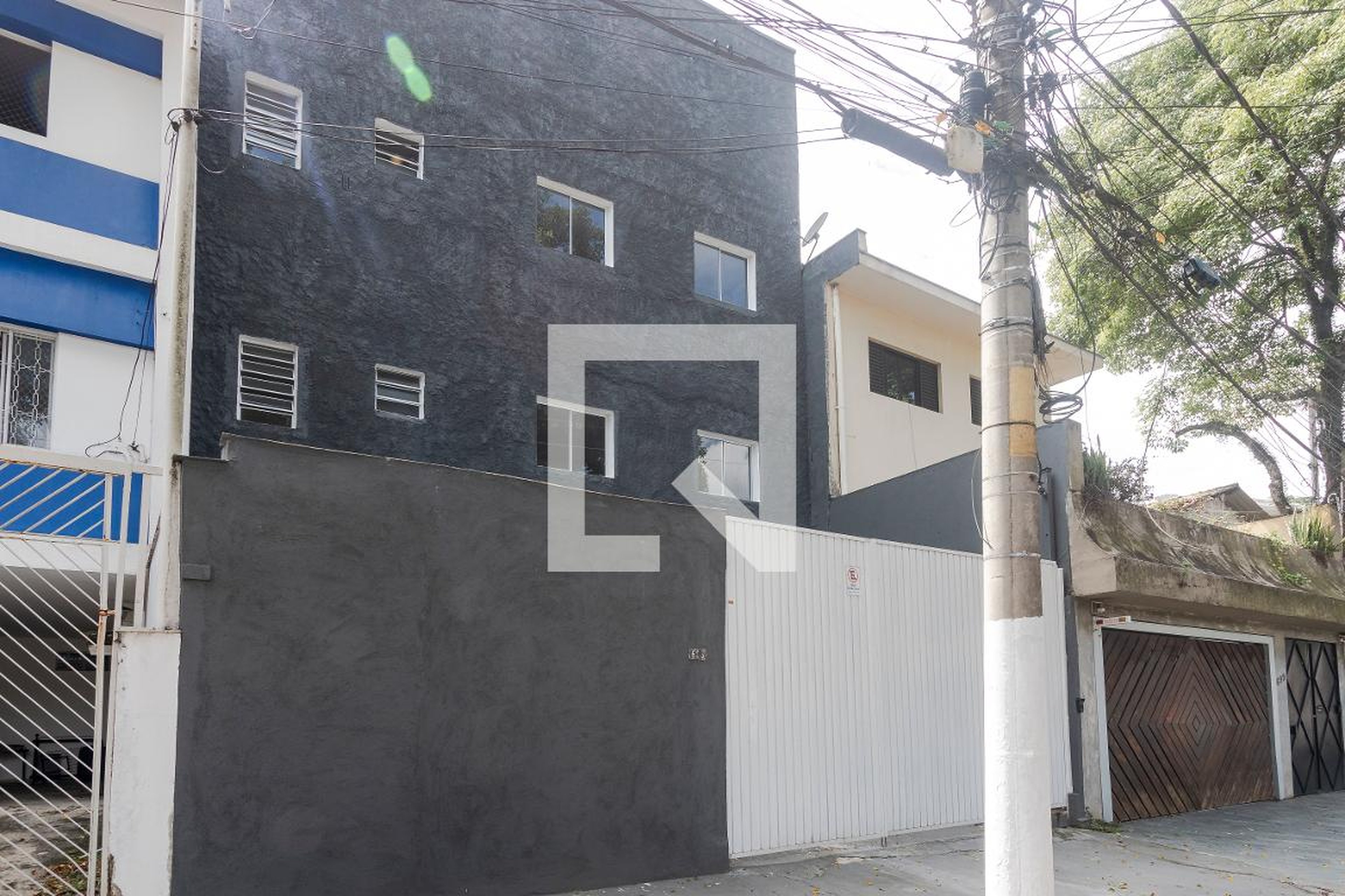 Fachada Condomínio em Rua Professor Henrique Neves Lefevre, 5