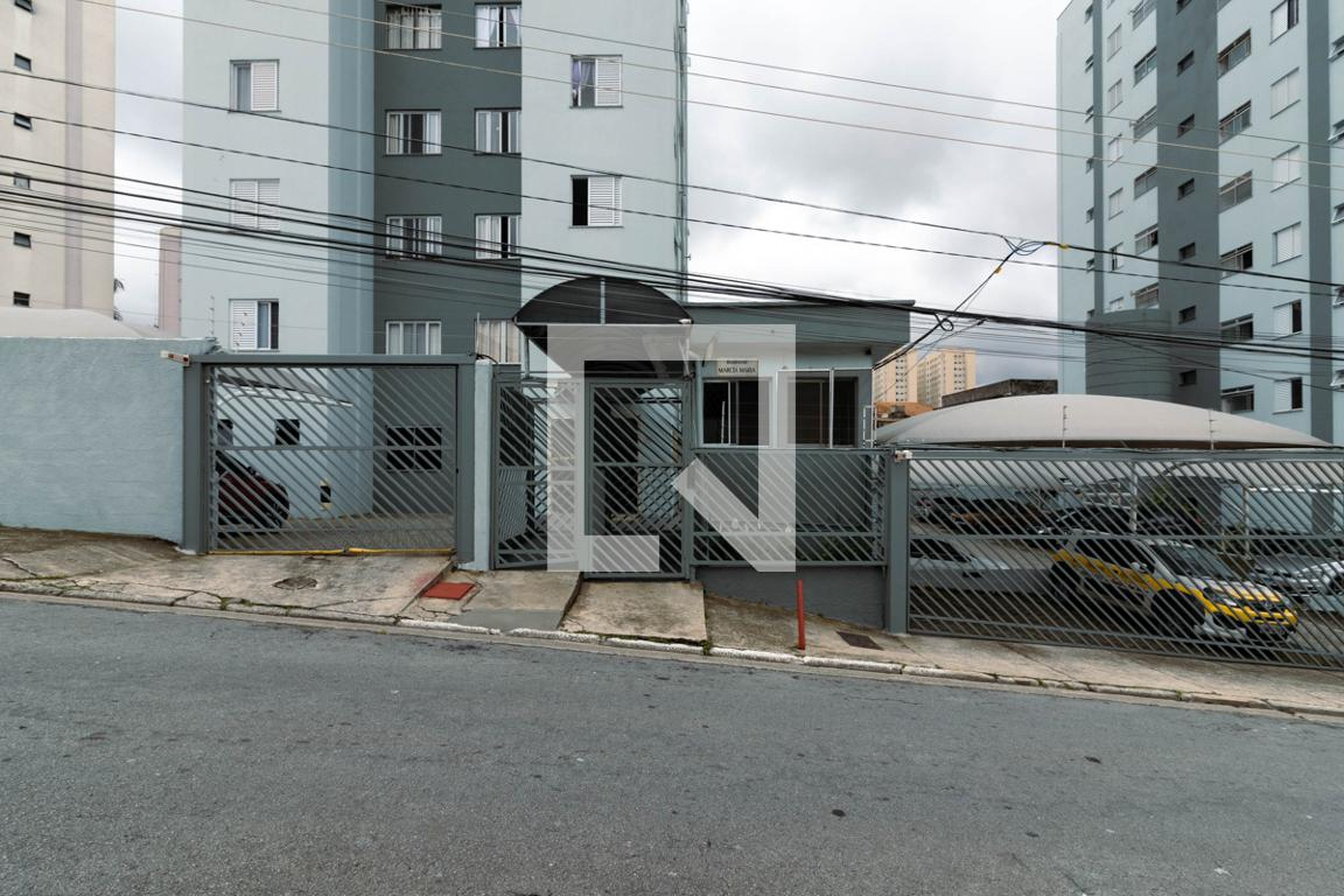 Fachada Condomínio em Rua Sargento Rozende, 144