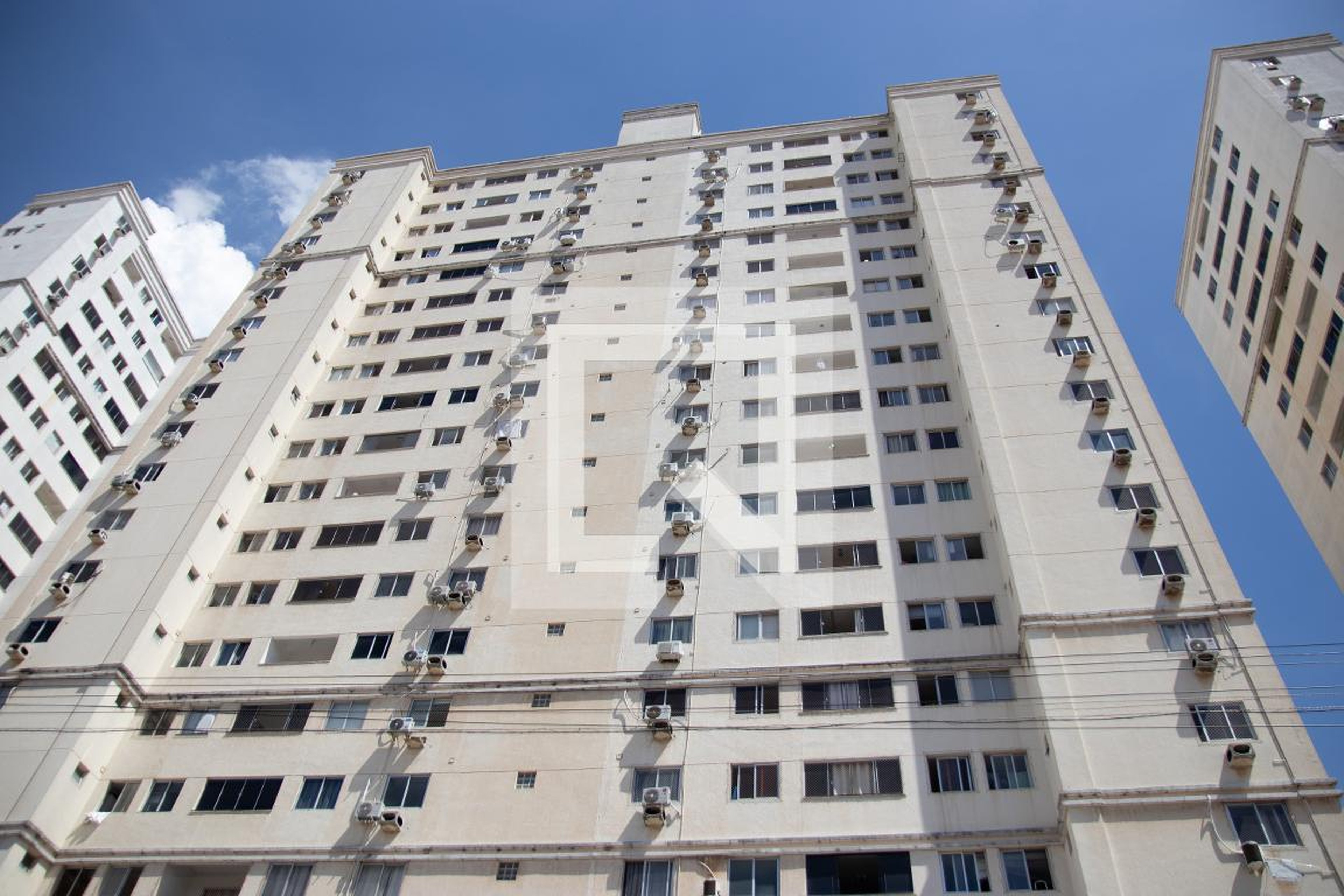 Fachada Condomínio em Rua Cândida de Morais, 3